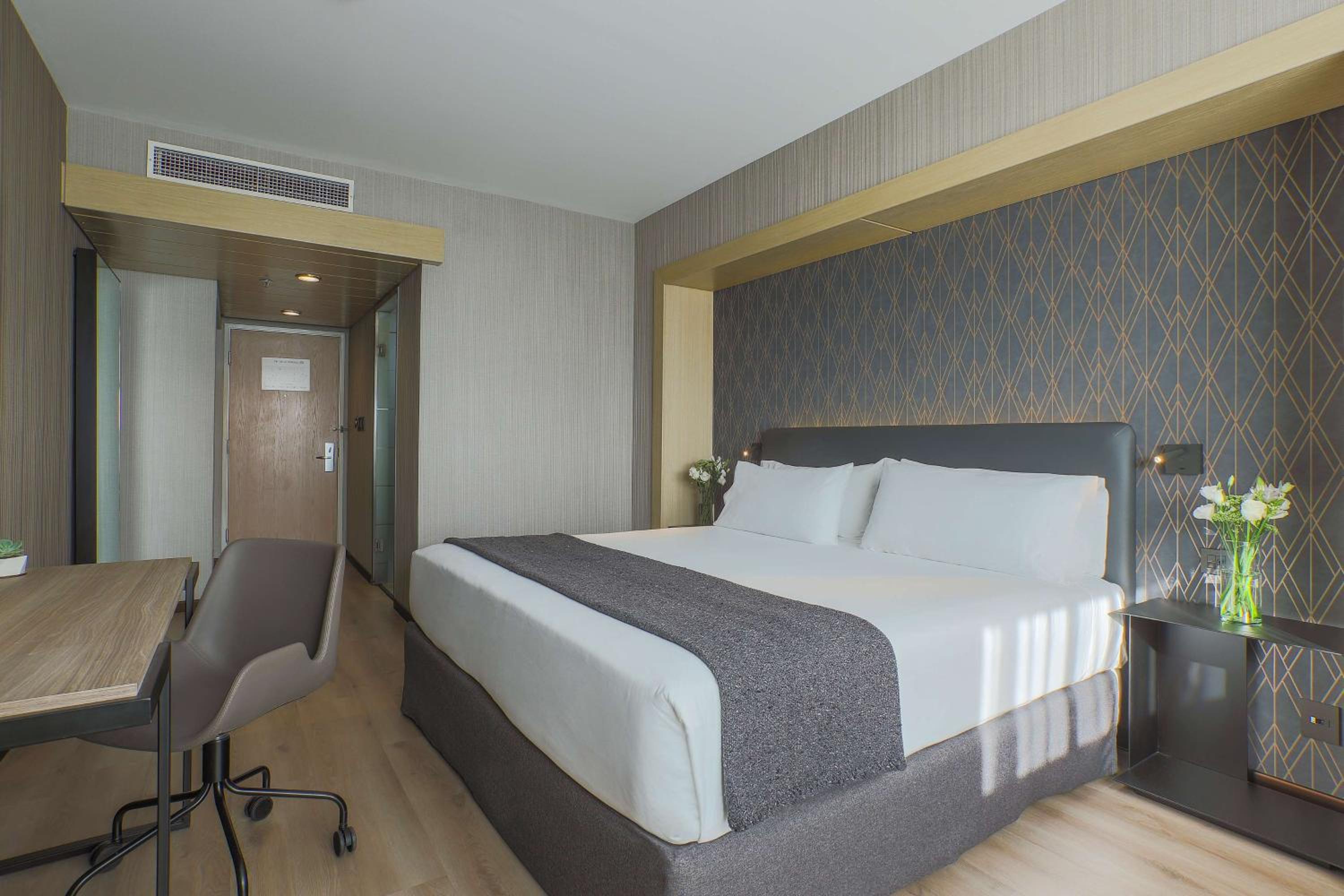 Superior King Room - Photo 1