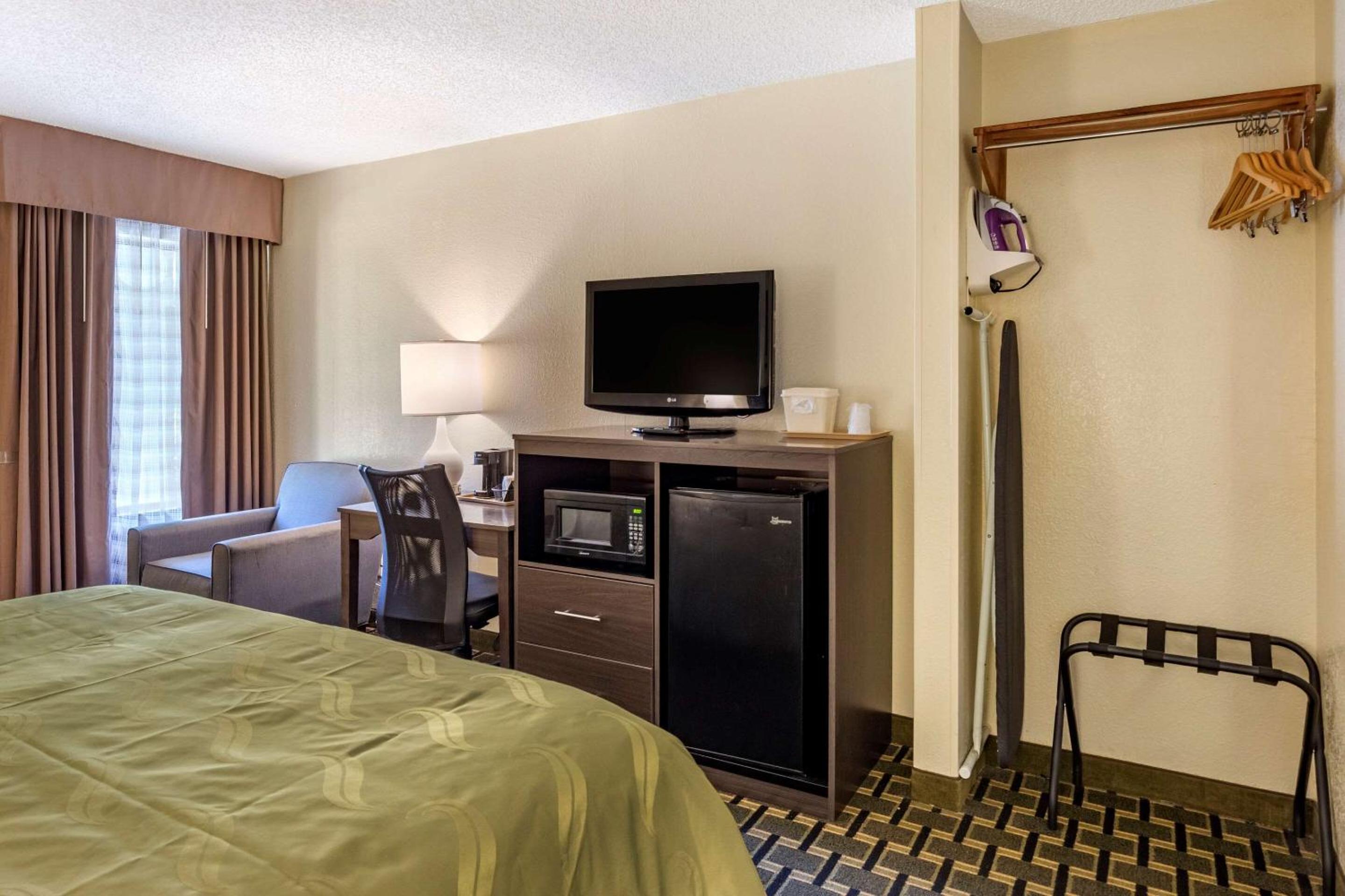 King Room - Accessible/Non-Smoking - Photo 4