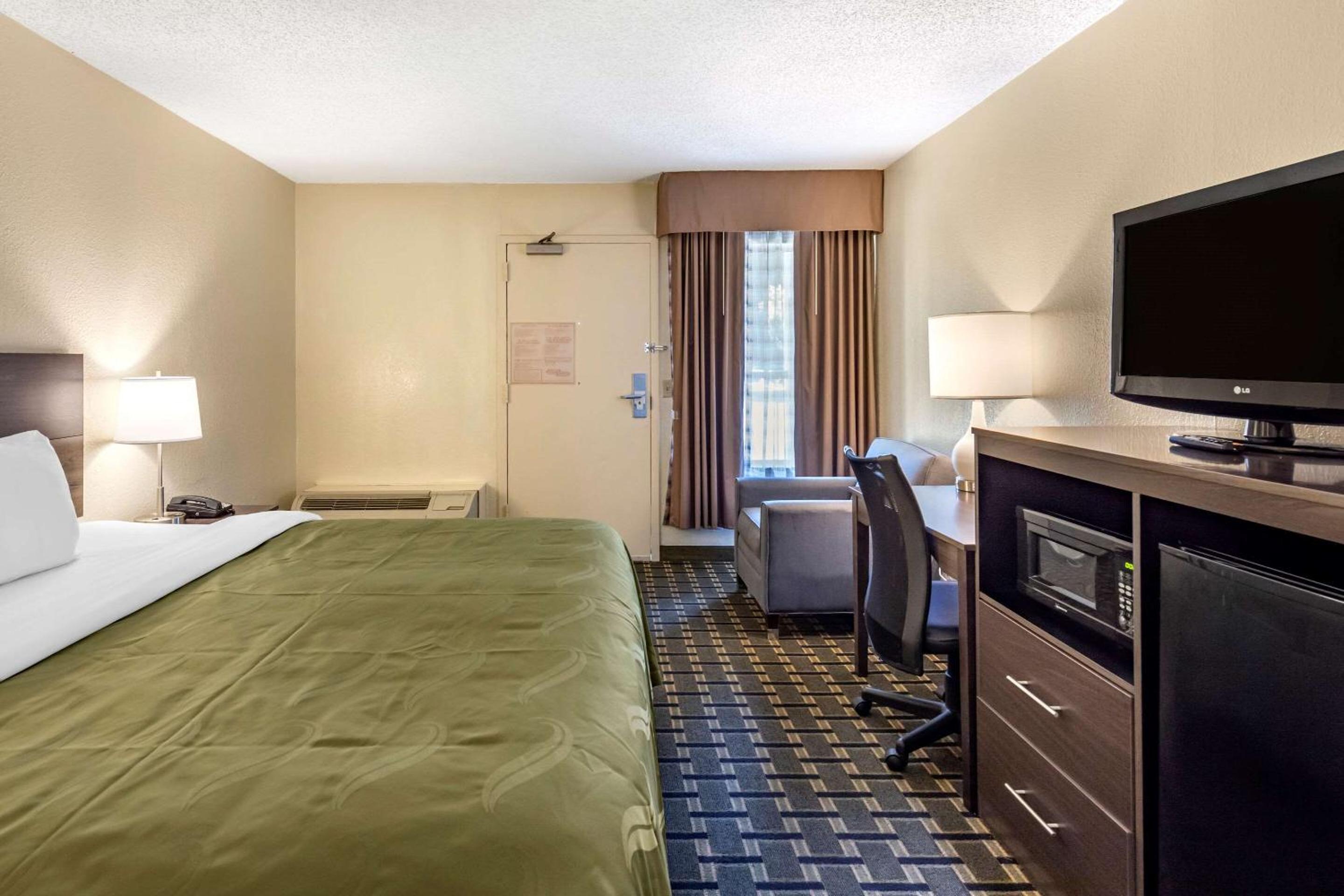 King Room - Accessible/Non-Smoking - Photo 3