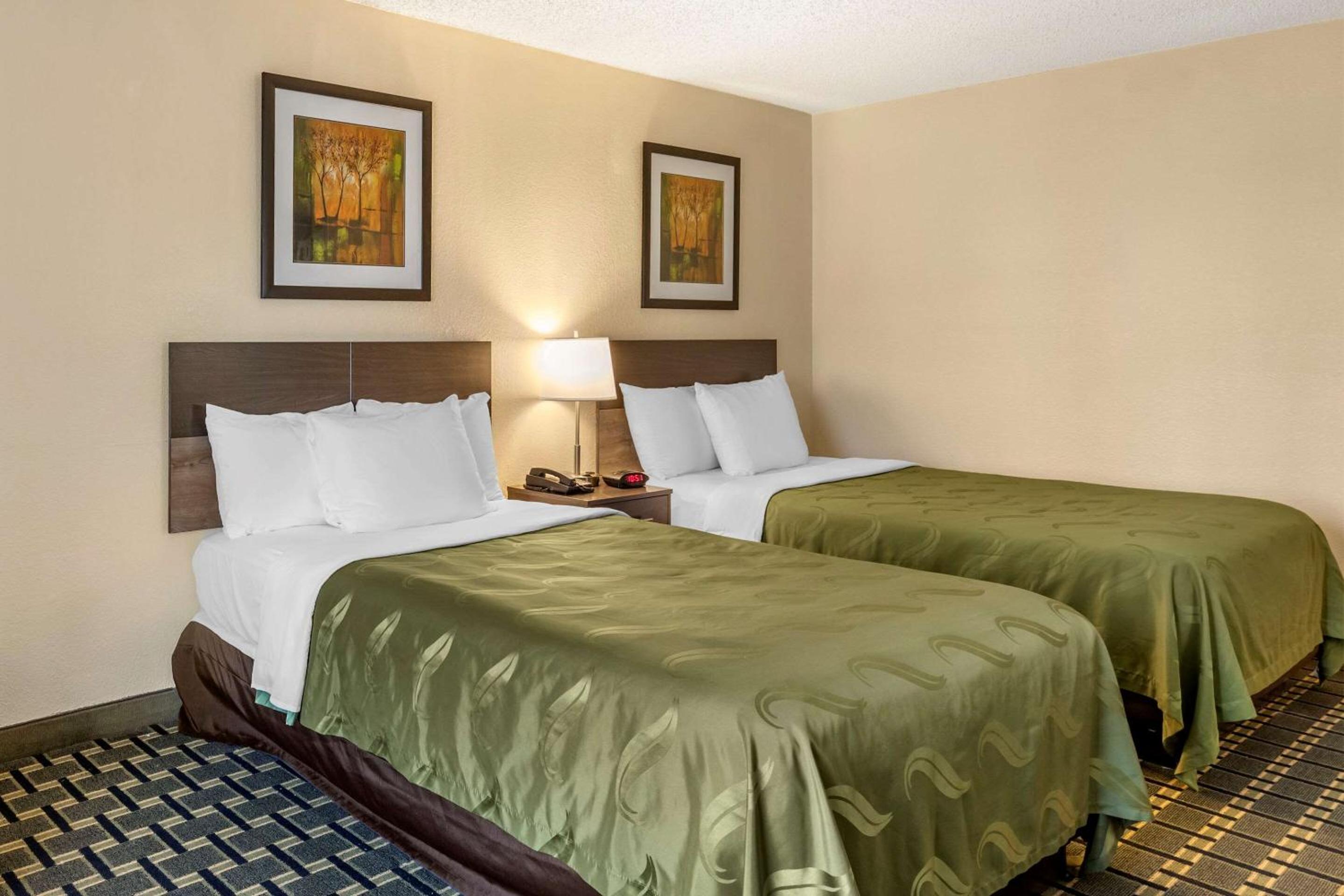 Double Room with Two Double Beds - Non-Smoking - Photo 2