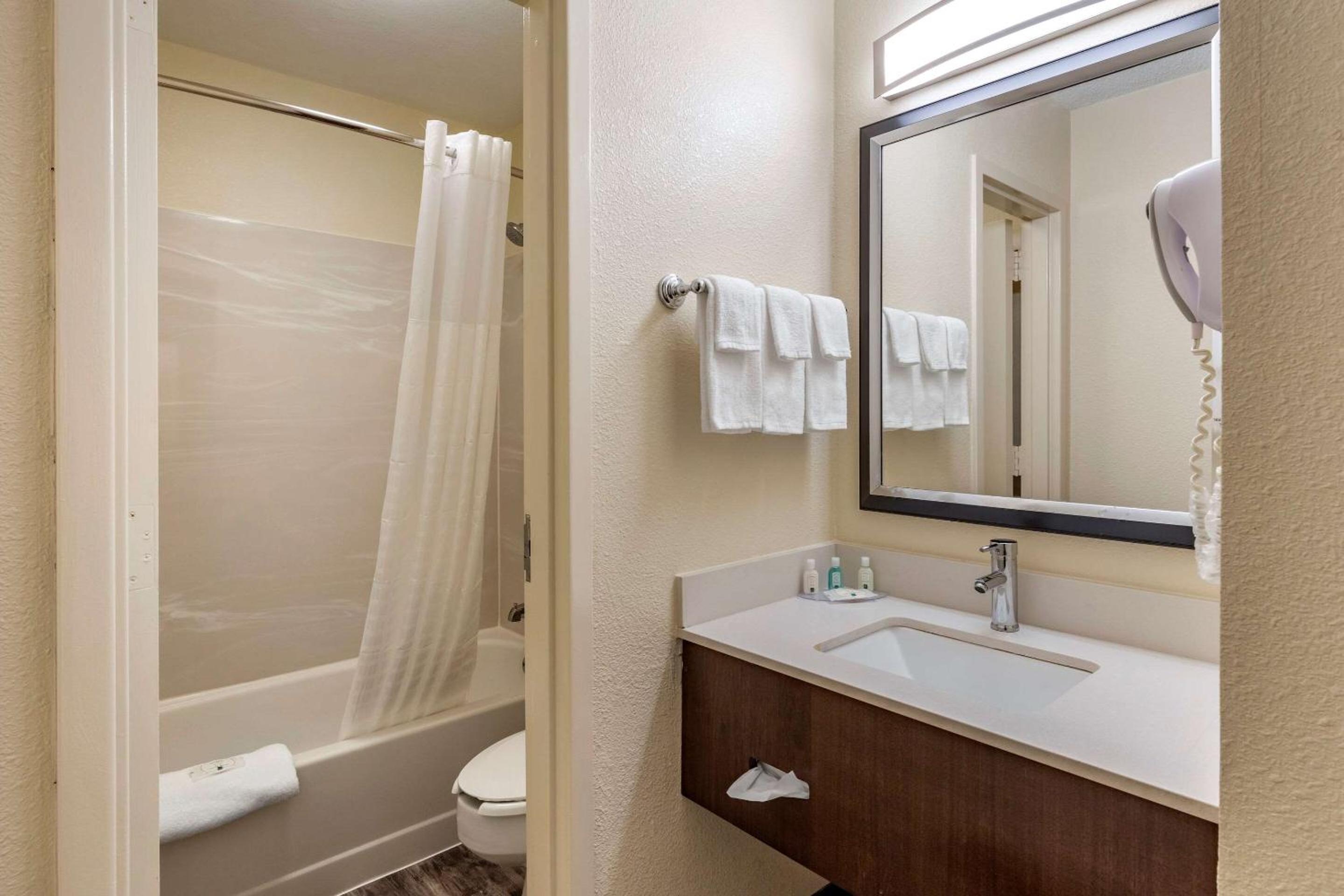 Double Room with Two Double Beds - Non-Smoking - Photo 3