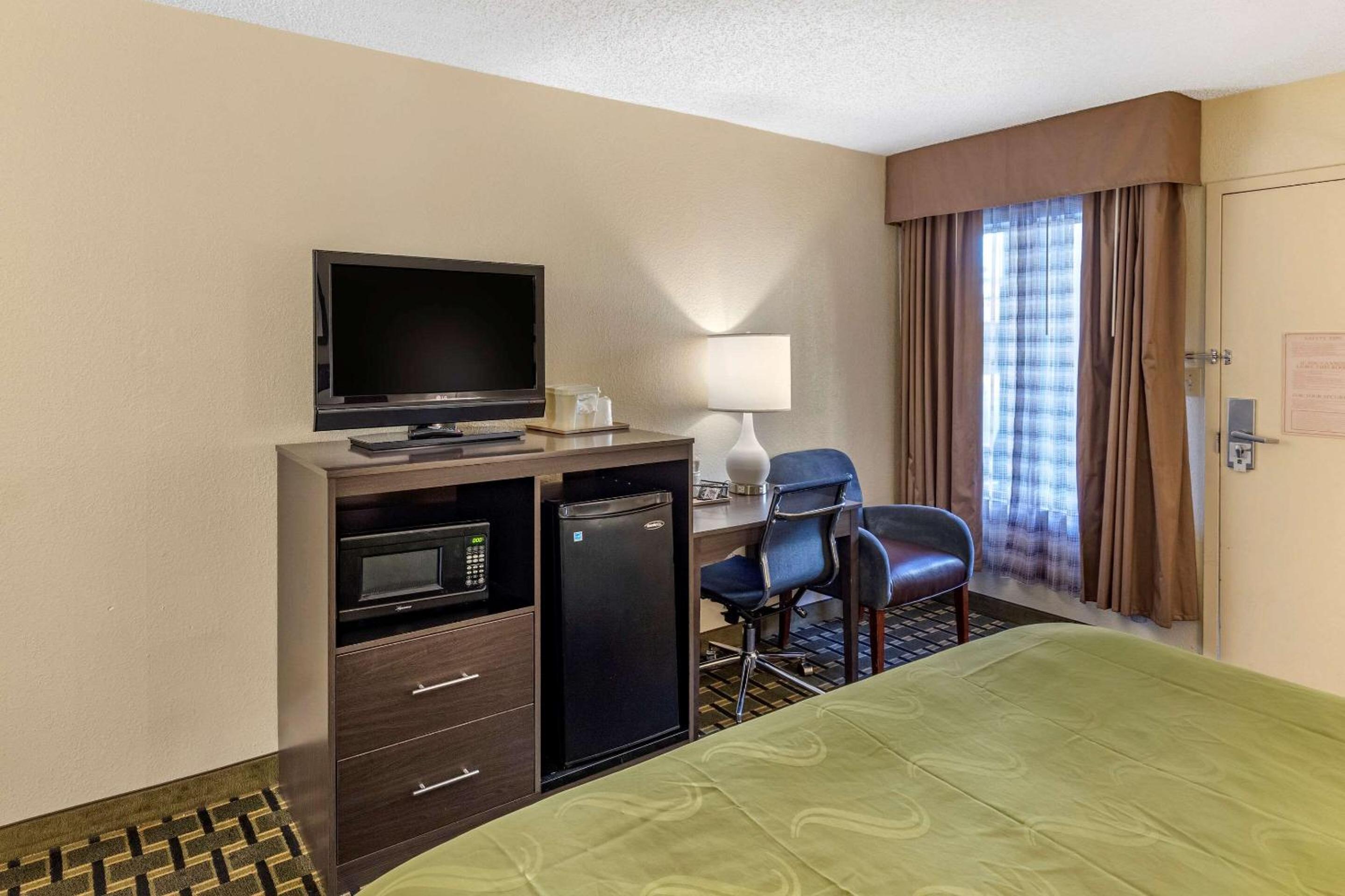 Business King Room - Non-Smoking - Photo 4