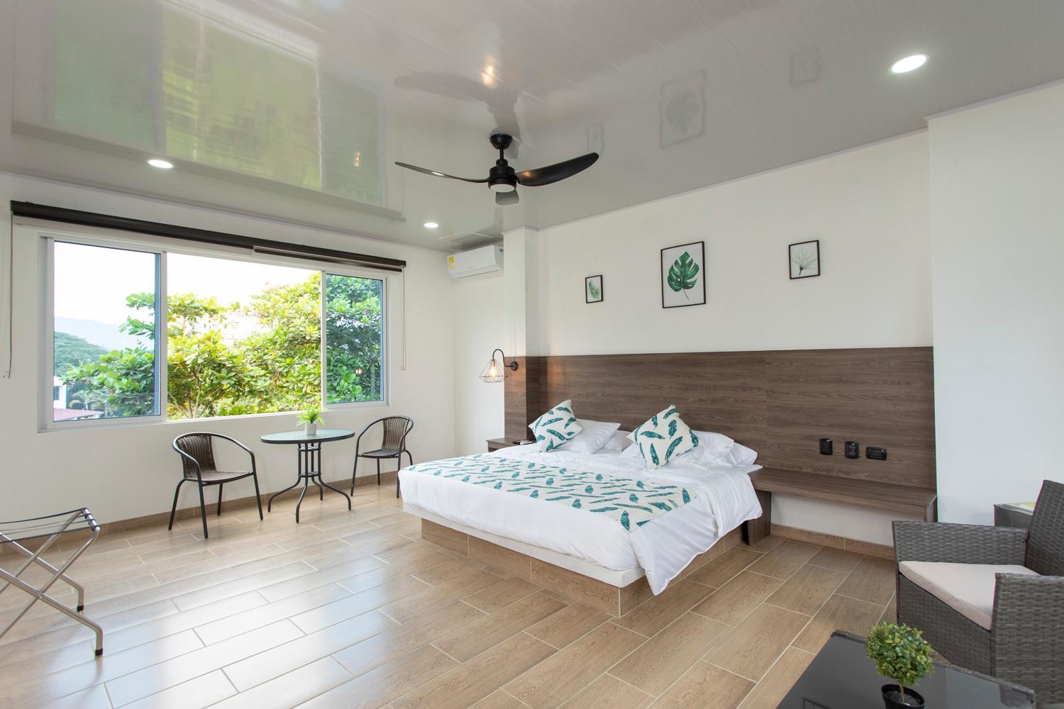 Double Room with Balcony - Photo 5