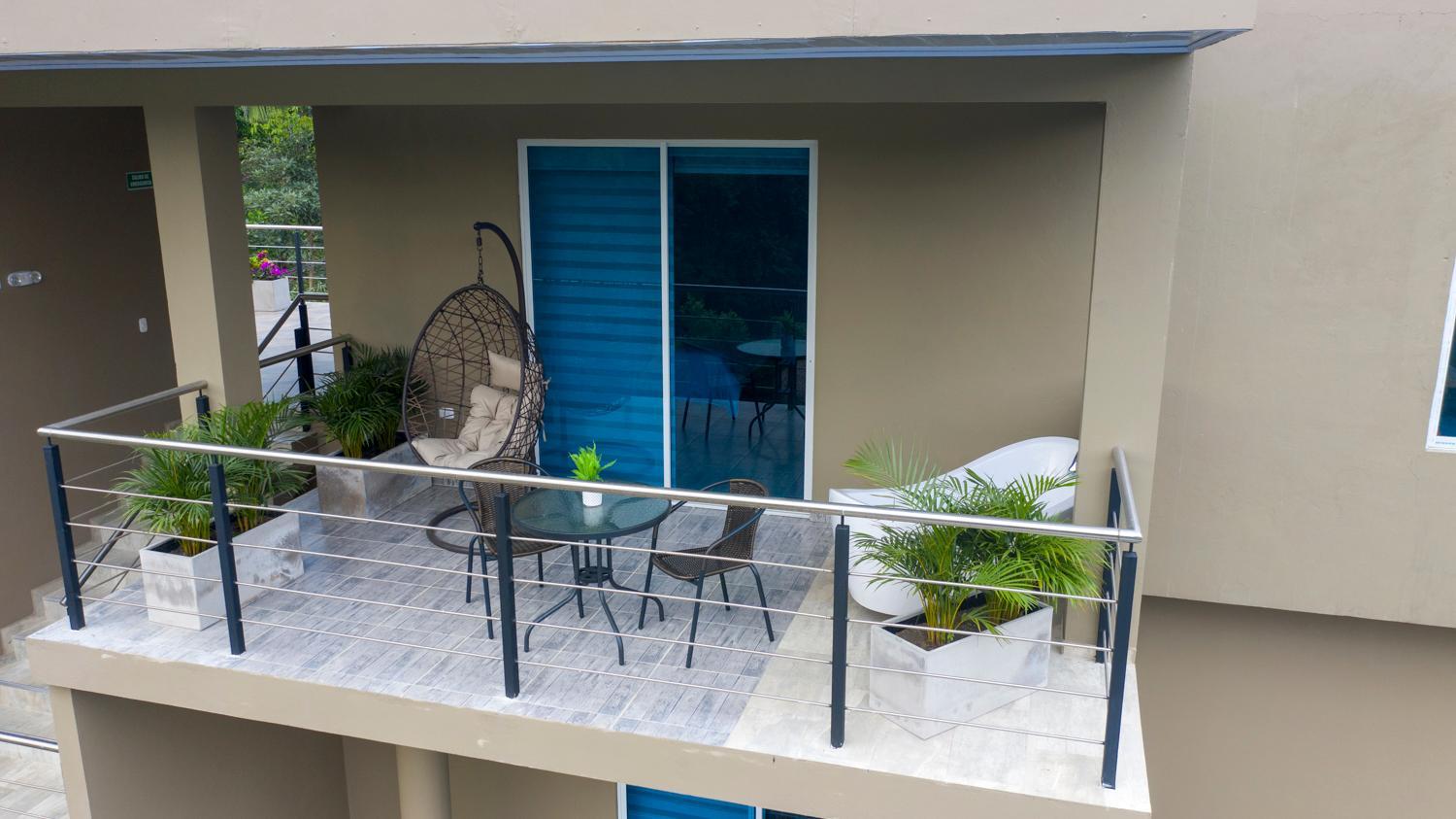 Suite with Balcony - Photo 7
