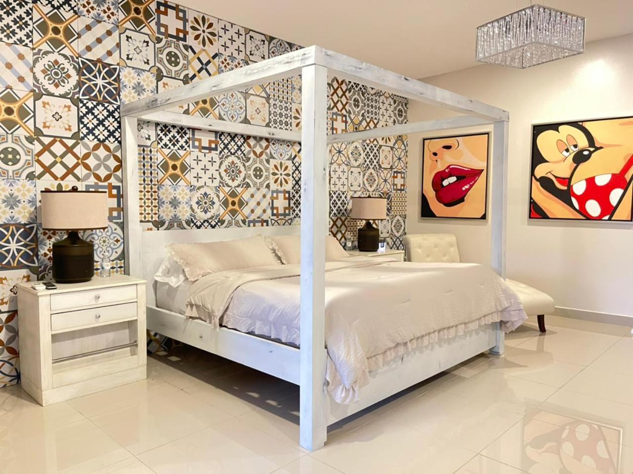 Deluxe King Suite