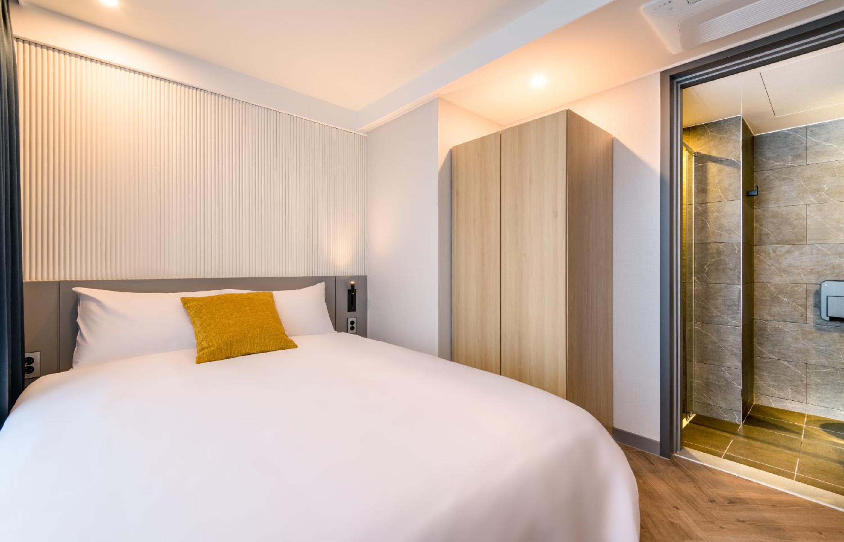 Suite with City View - Photo 3