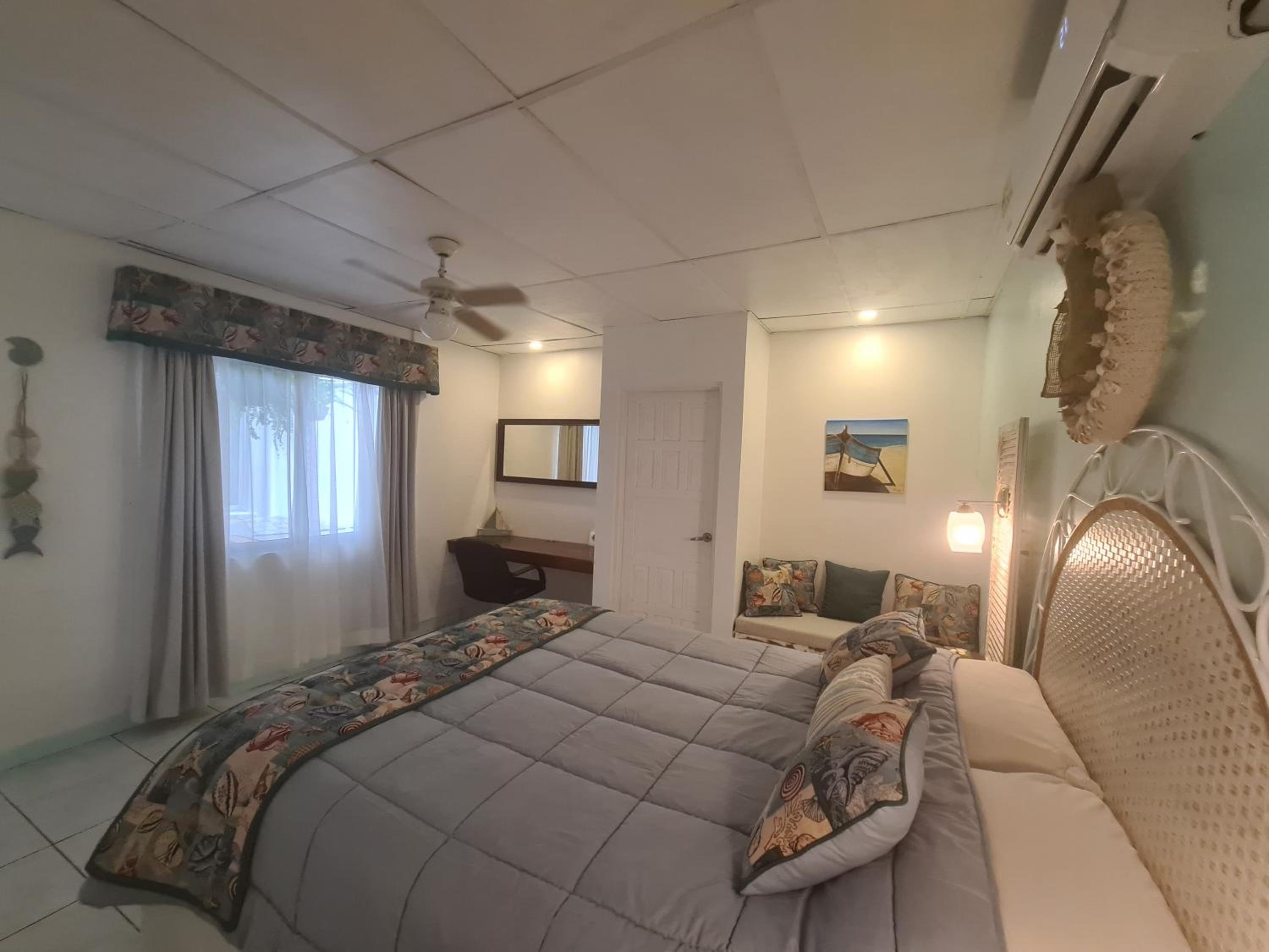 Deluxe Double Room With Bath photo 2
