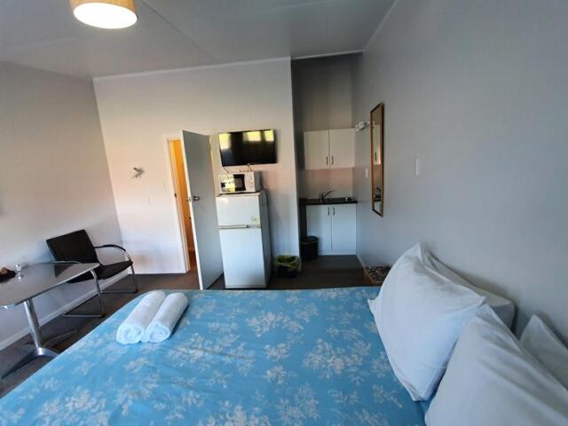 Deluxe King Suite photo 1