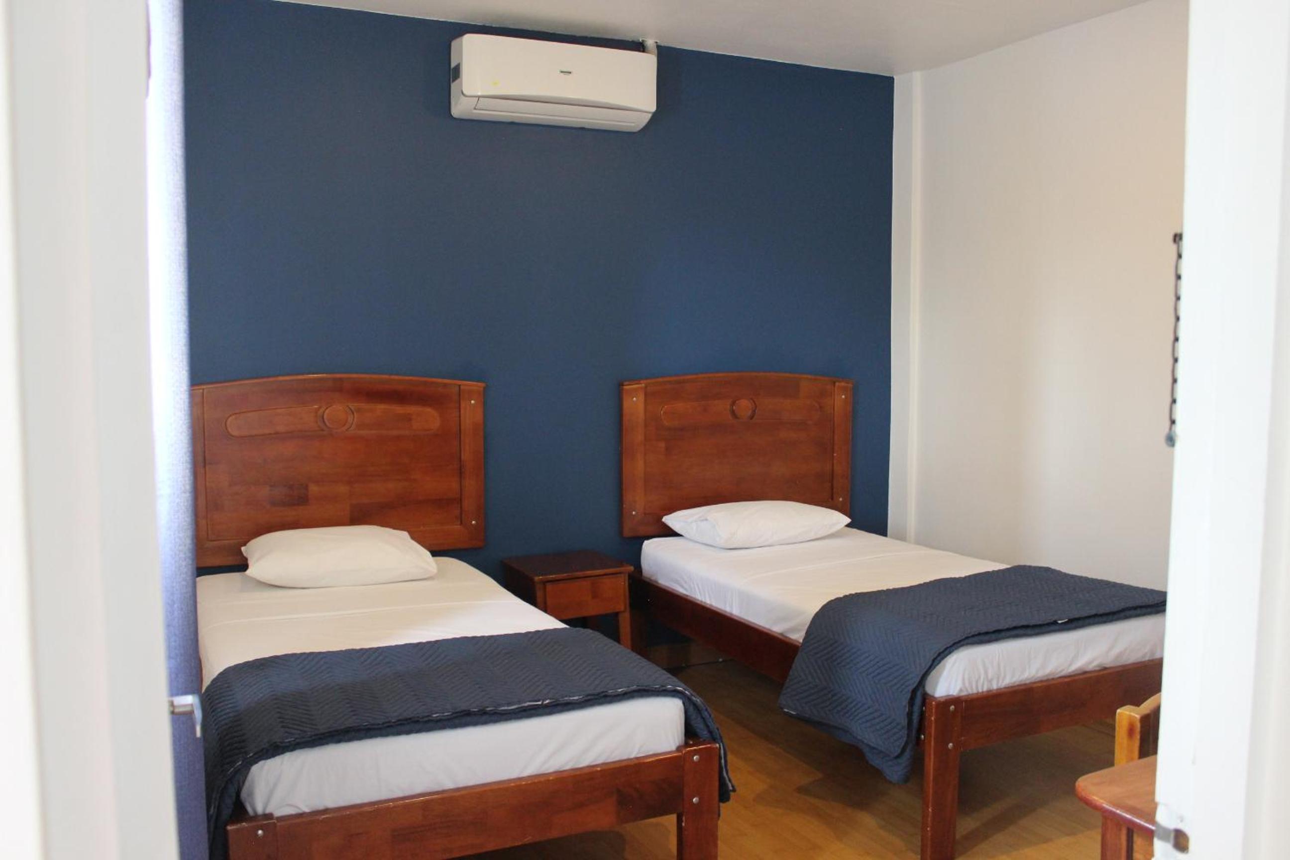 Economy Twin Room photo 2