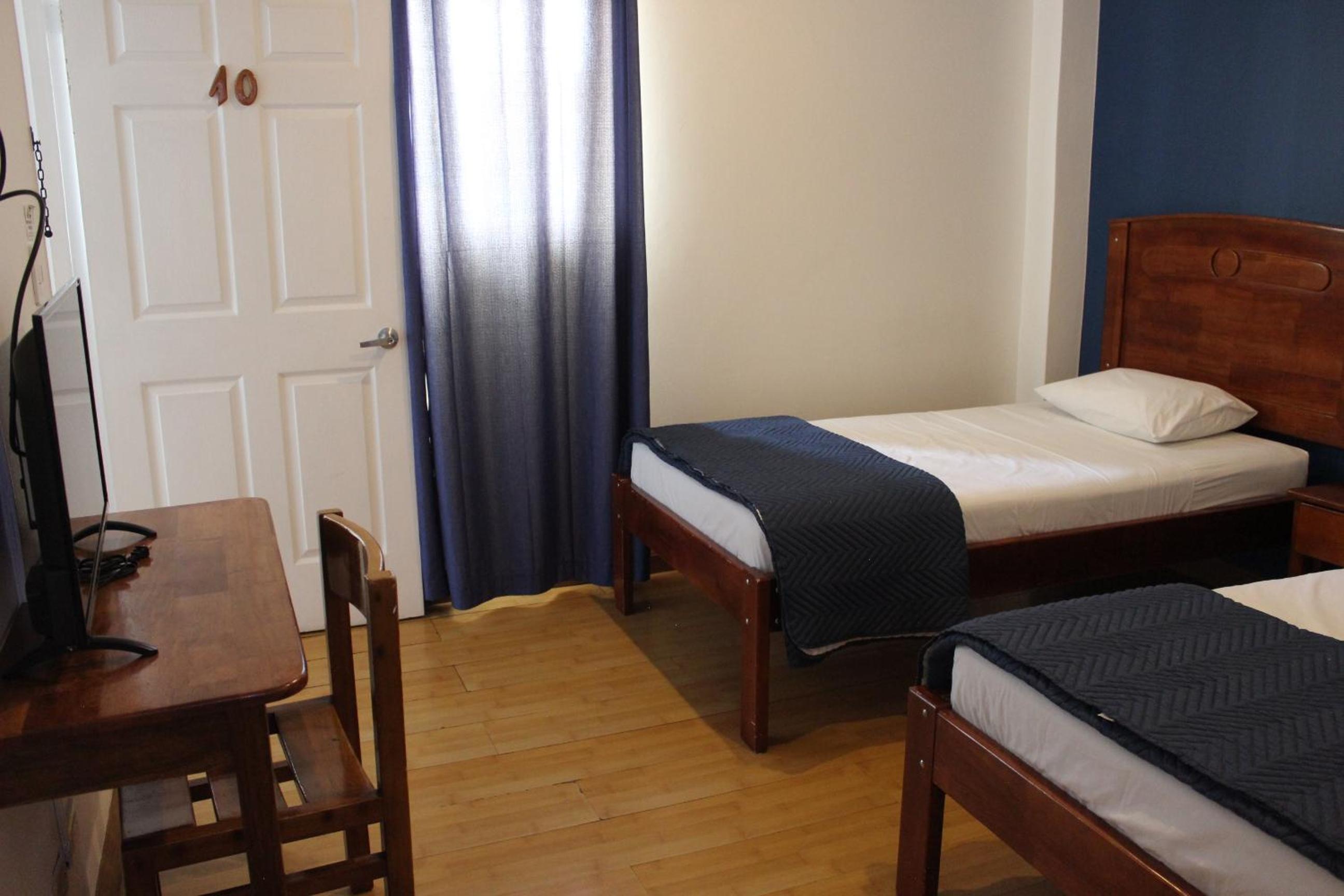Economy Twin Room photo 3