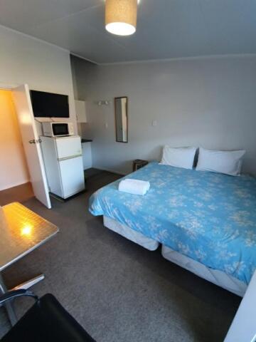 Deluxe King Suite photo 2
