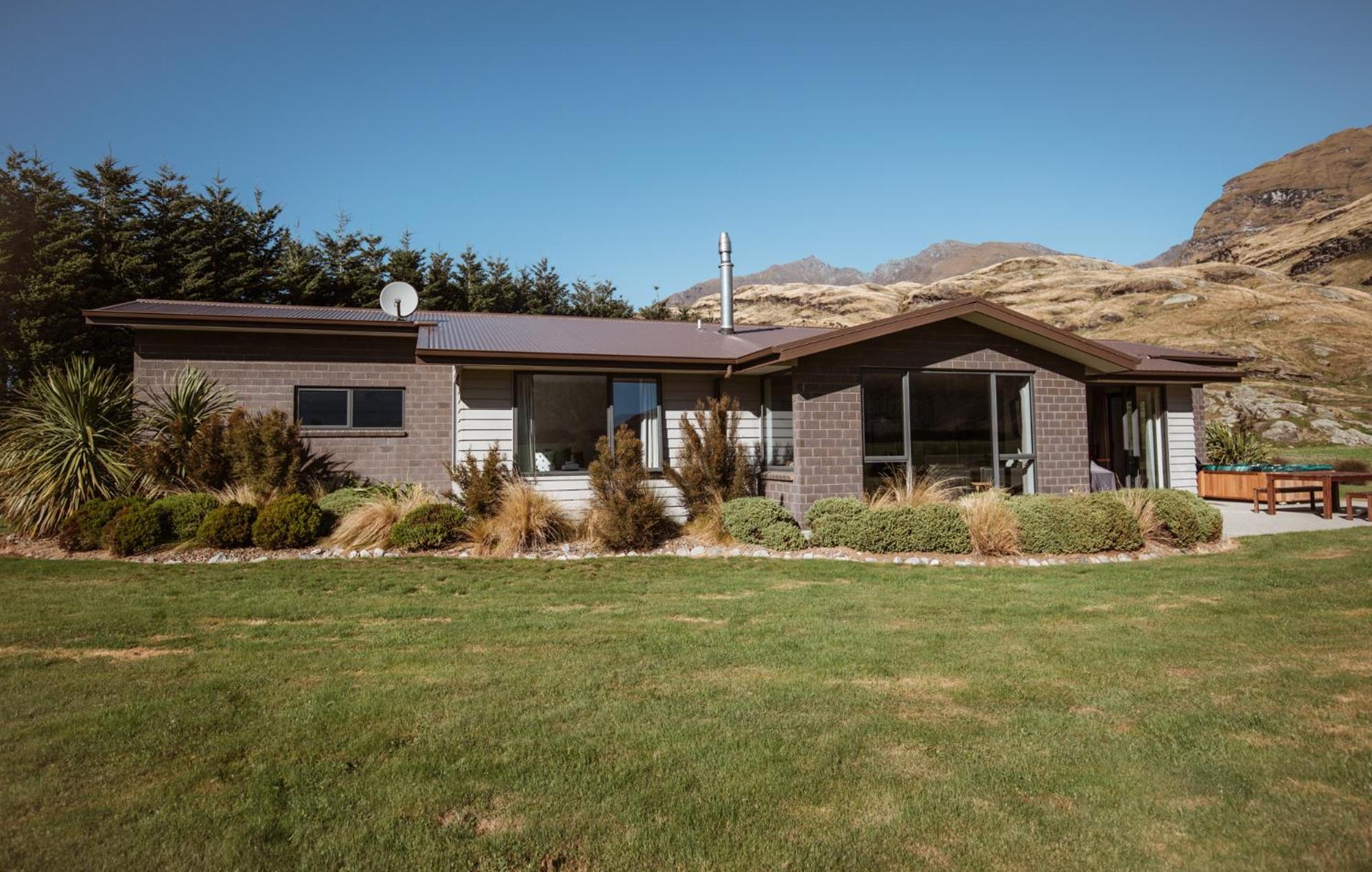 Four-Bedroom House - Photo 14