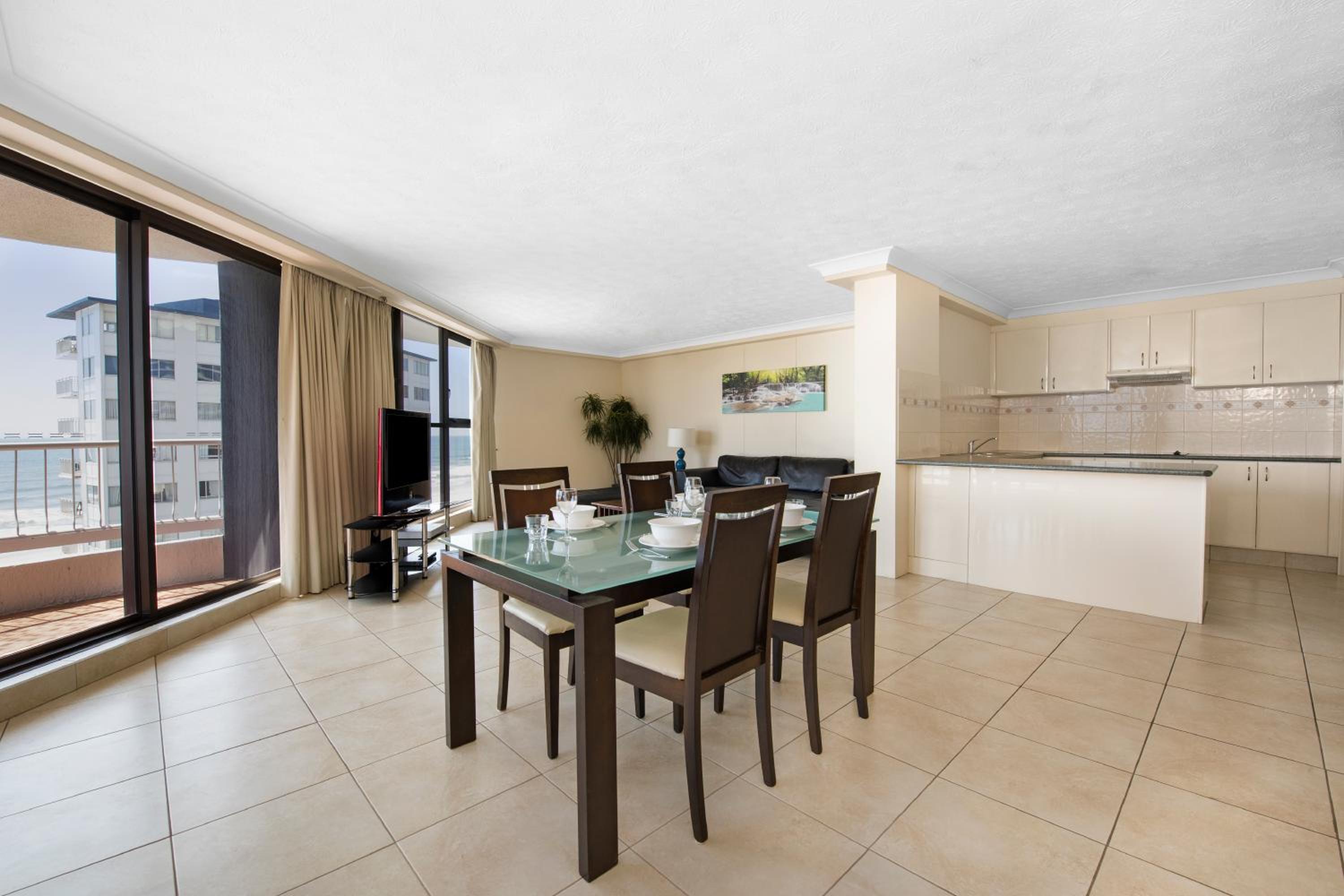 One-Bedroom Apartment - Photo 3