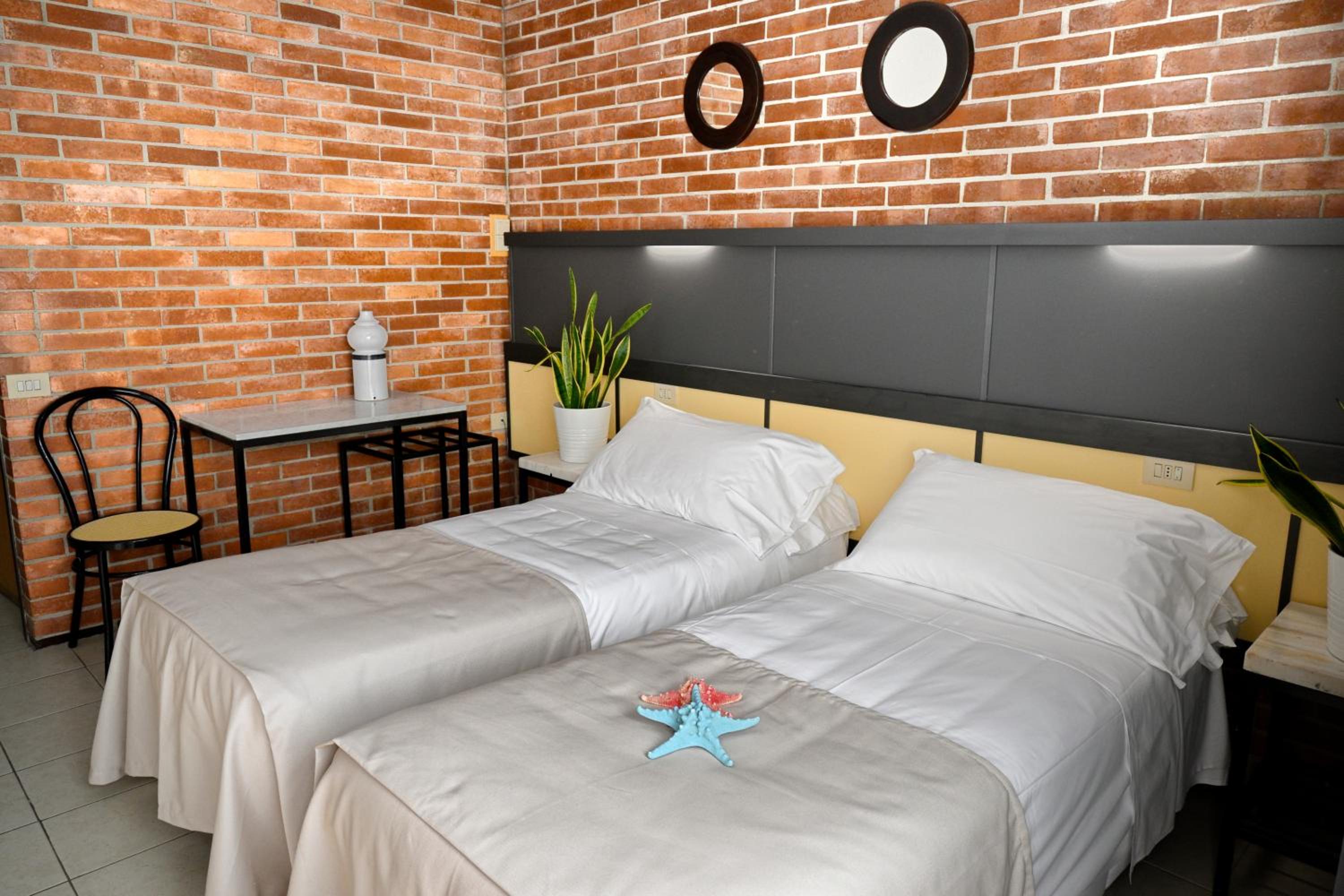 Double Room - Photo 7