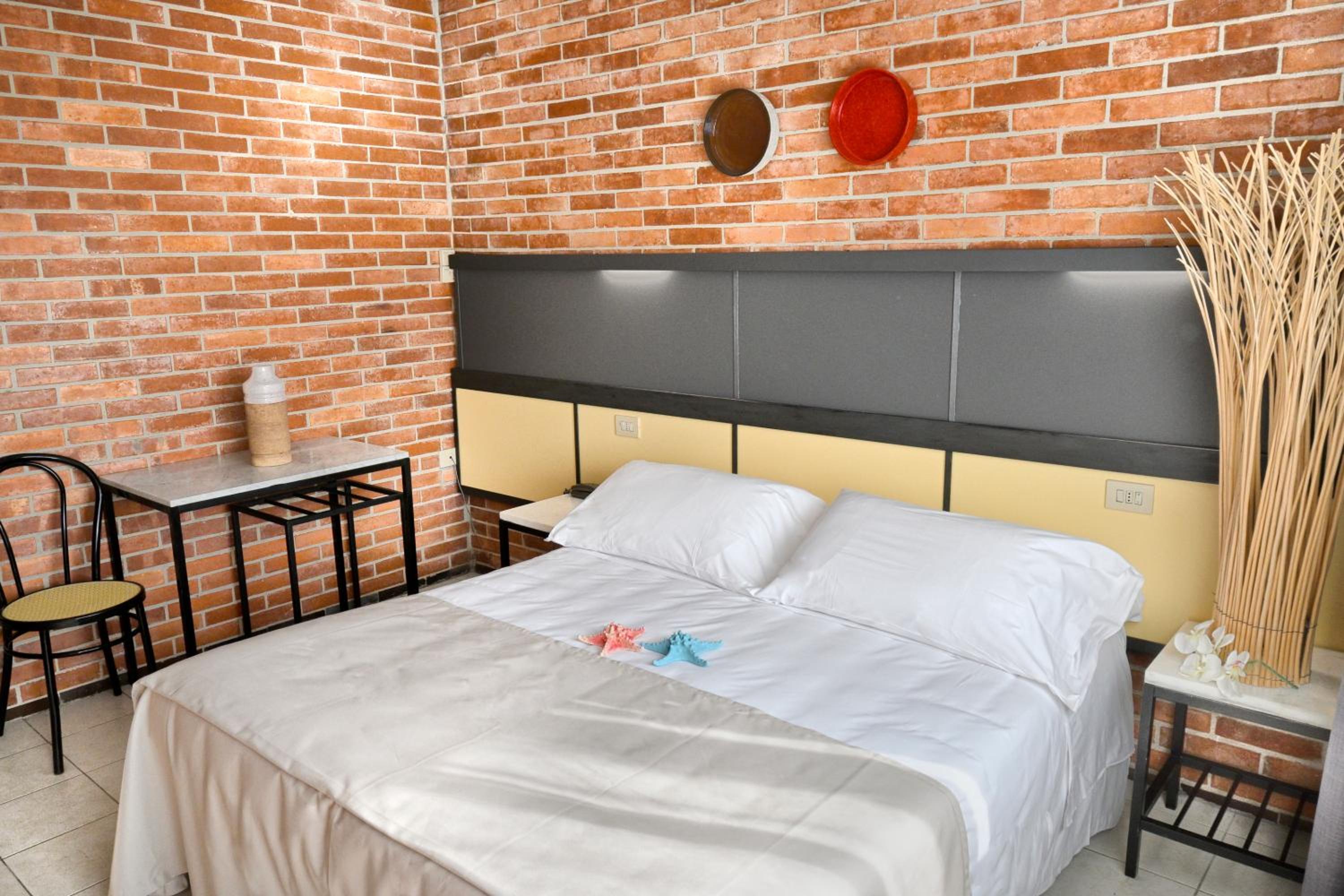 Double Room - Photo 6