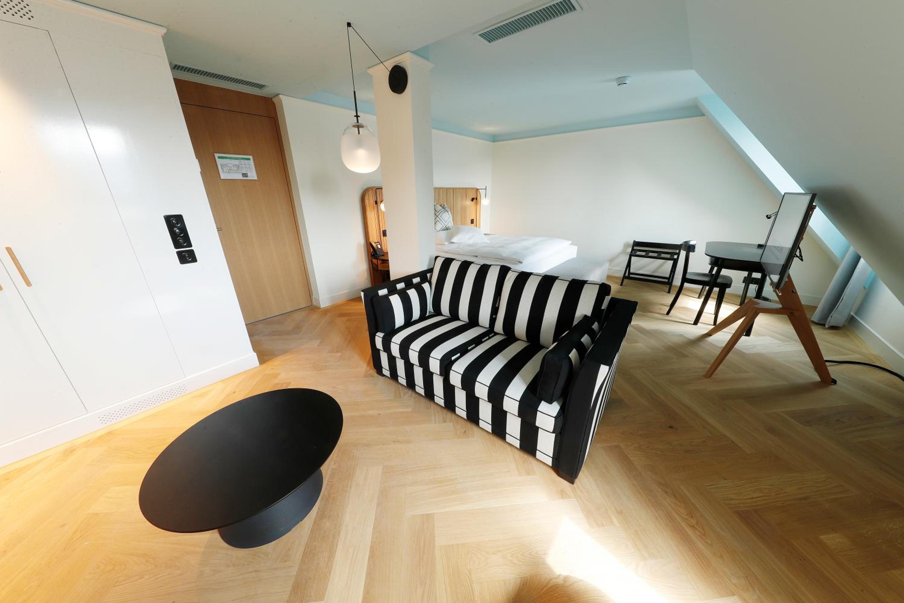 Suite with Sofa Bed - Photo 2