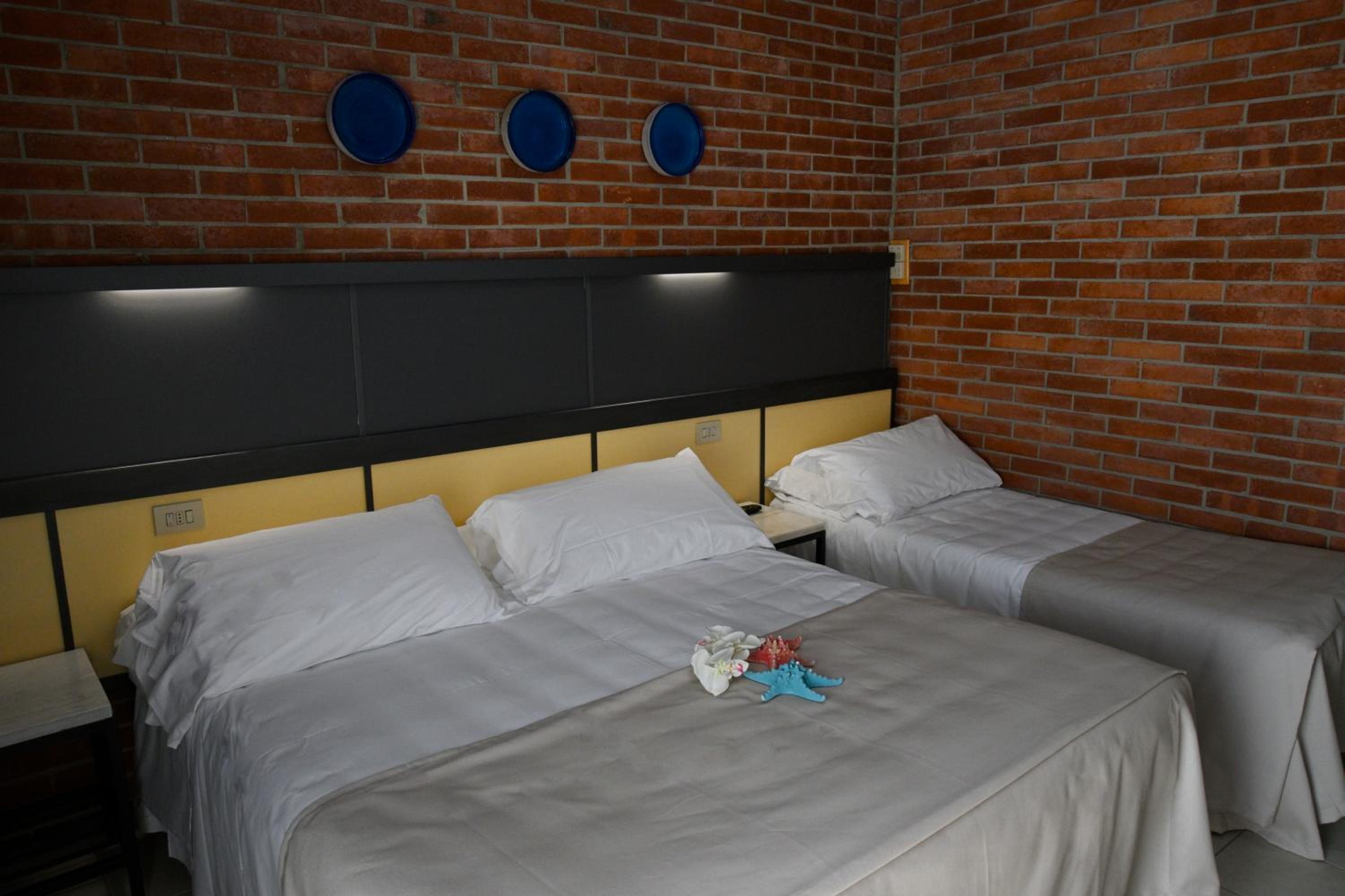 Triple Room - Photo 11