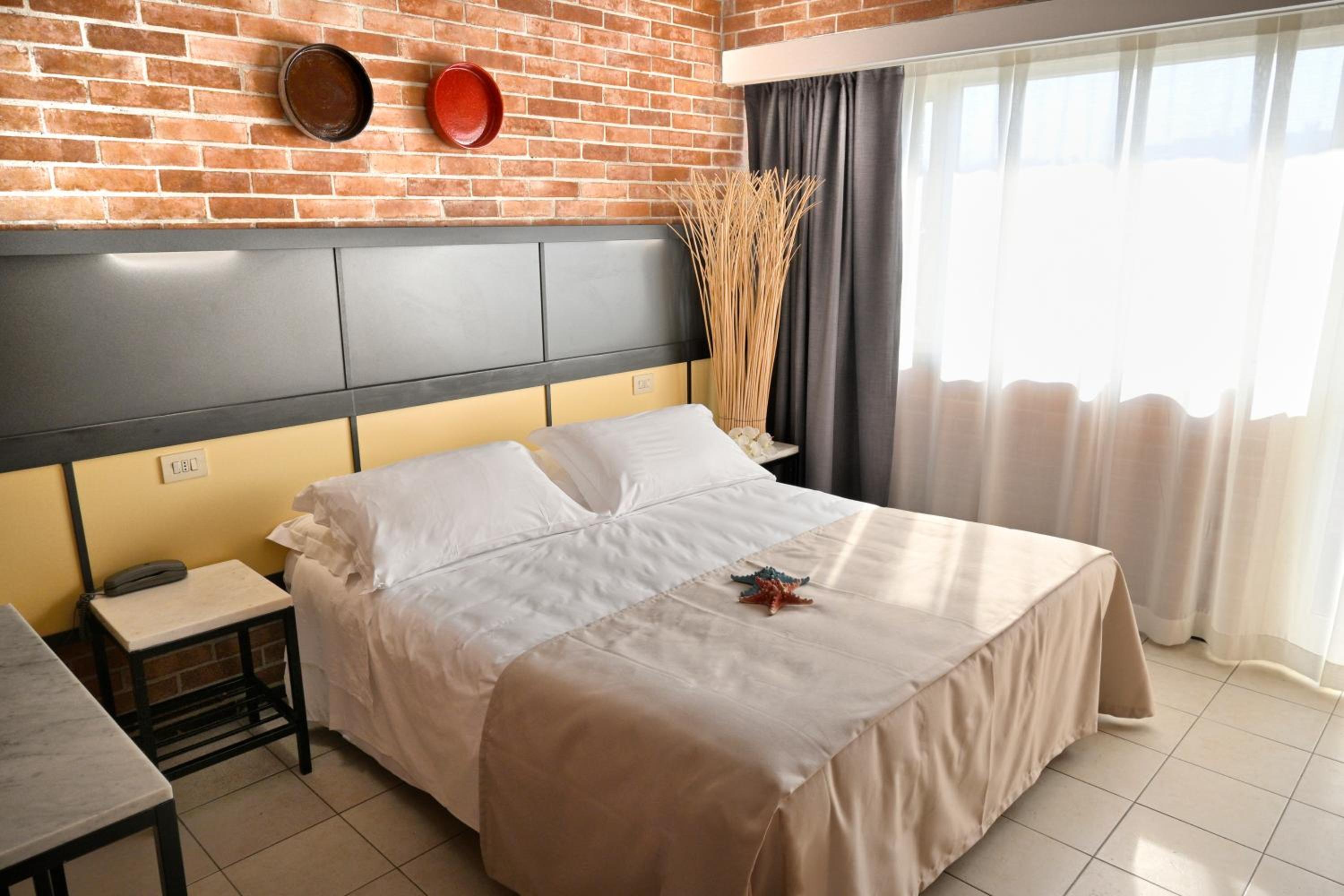 Double Room - Photo 5