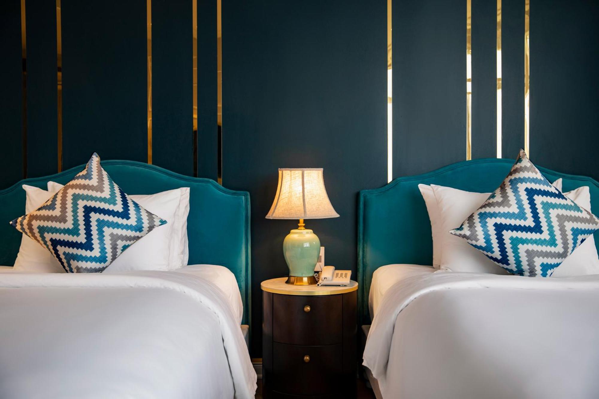 Superior Twin Room with City View - Photo 5