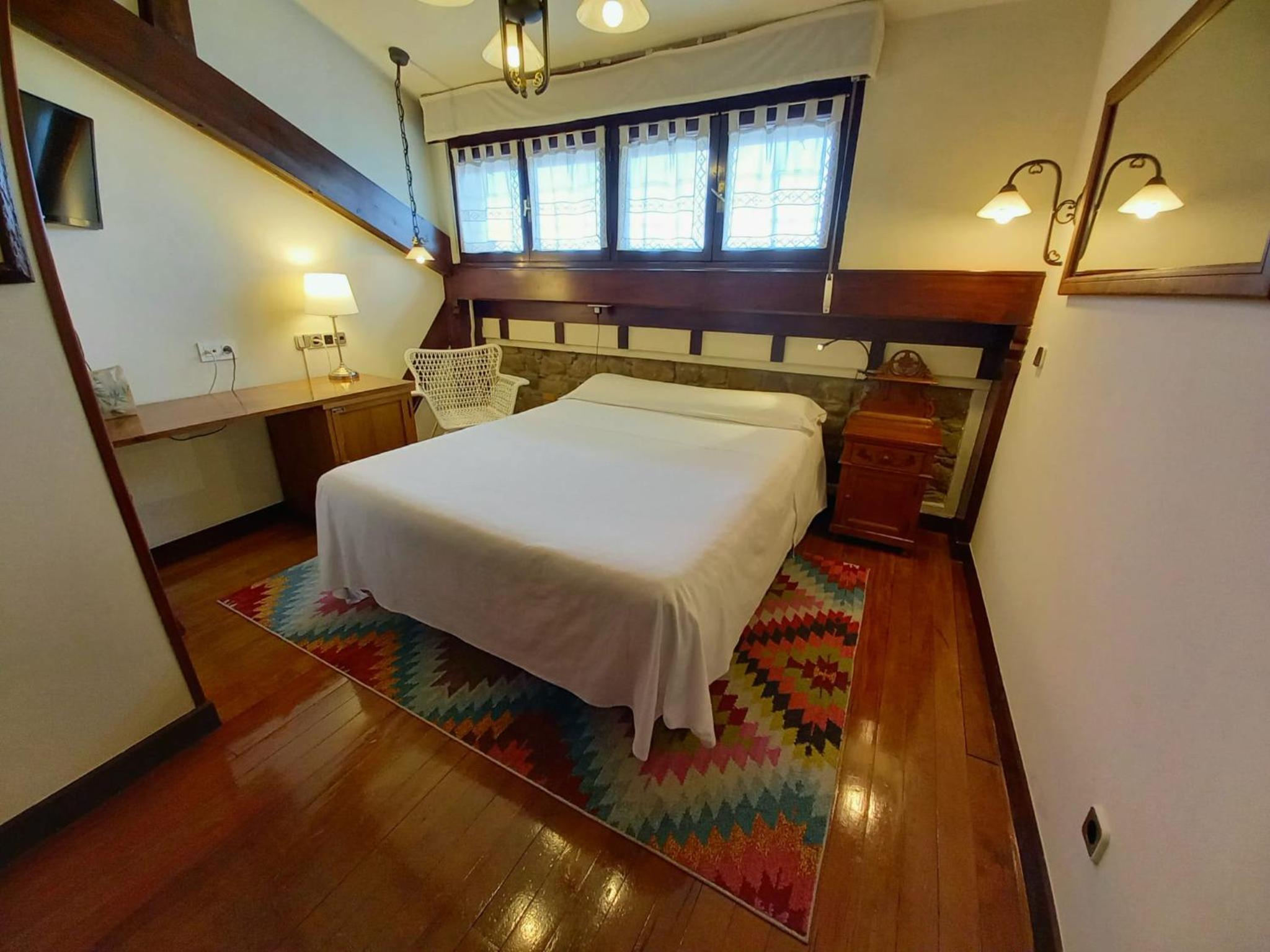 Double Room - Photo 7