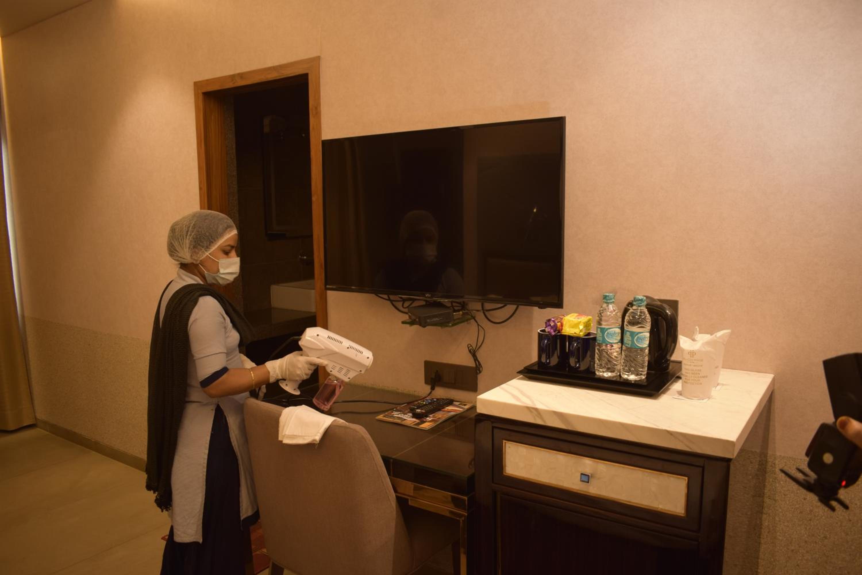 Deluxe Room - Photo 9