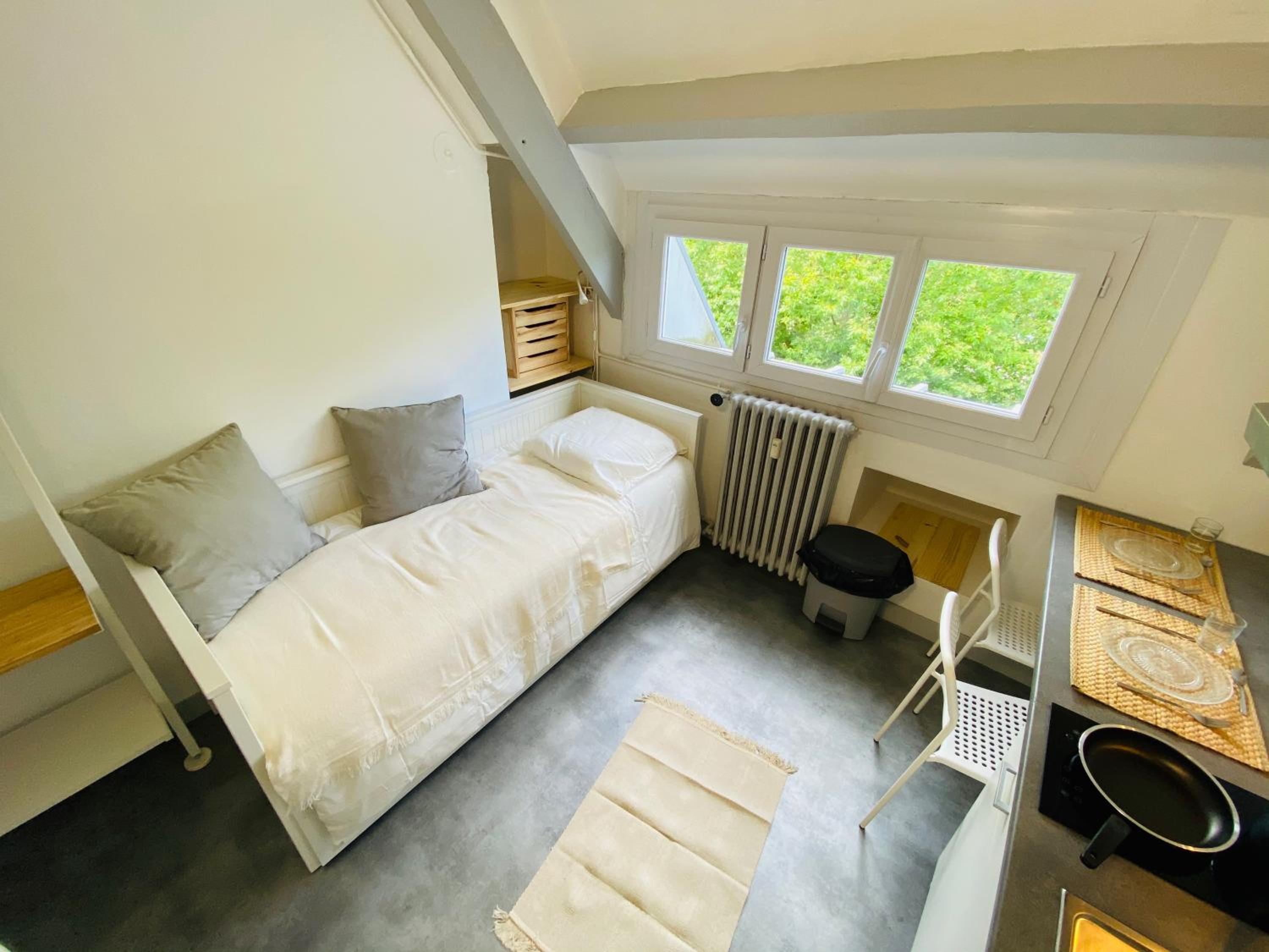 One-Bedroom Apartment - Photo 1