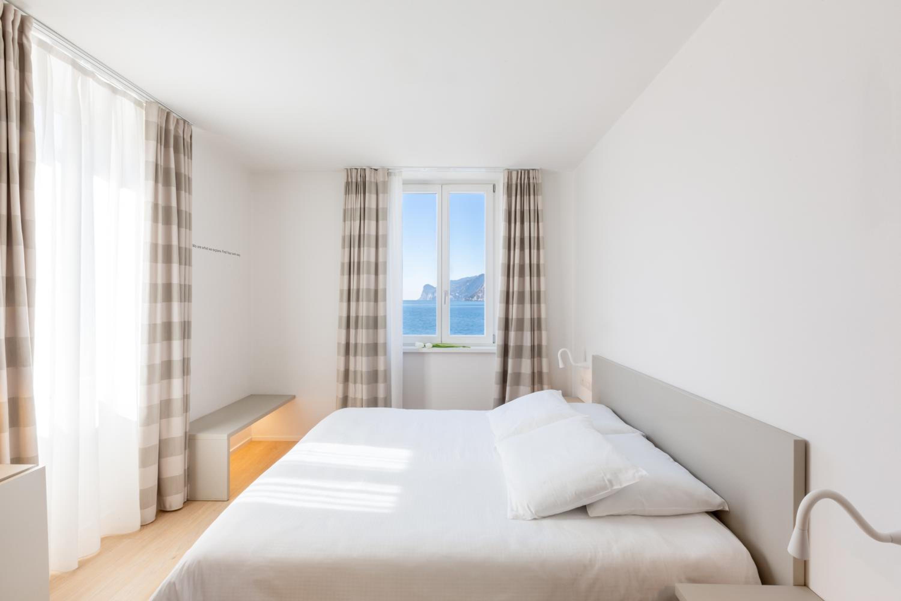 Double Room with Lake View - Photo 1