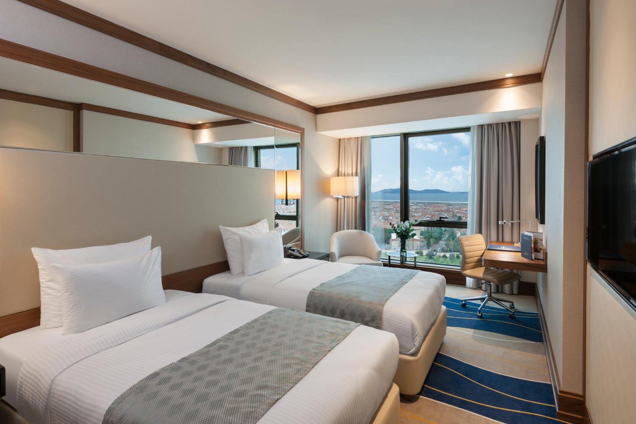 Deluxe Room with 2 Single Beds, Sea View photo 2
