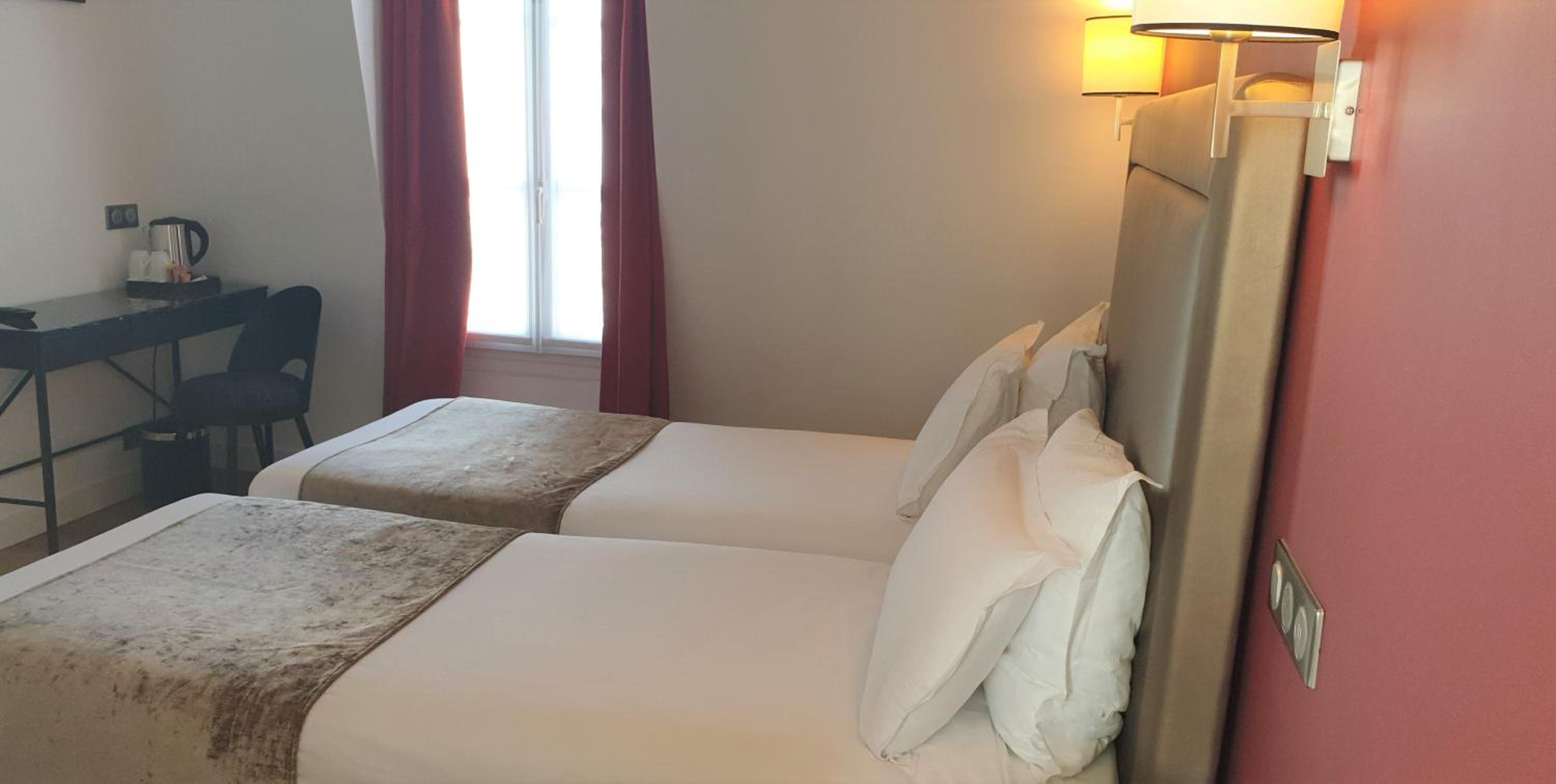 Superior Twin Room photo 2
