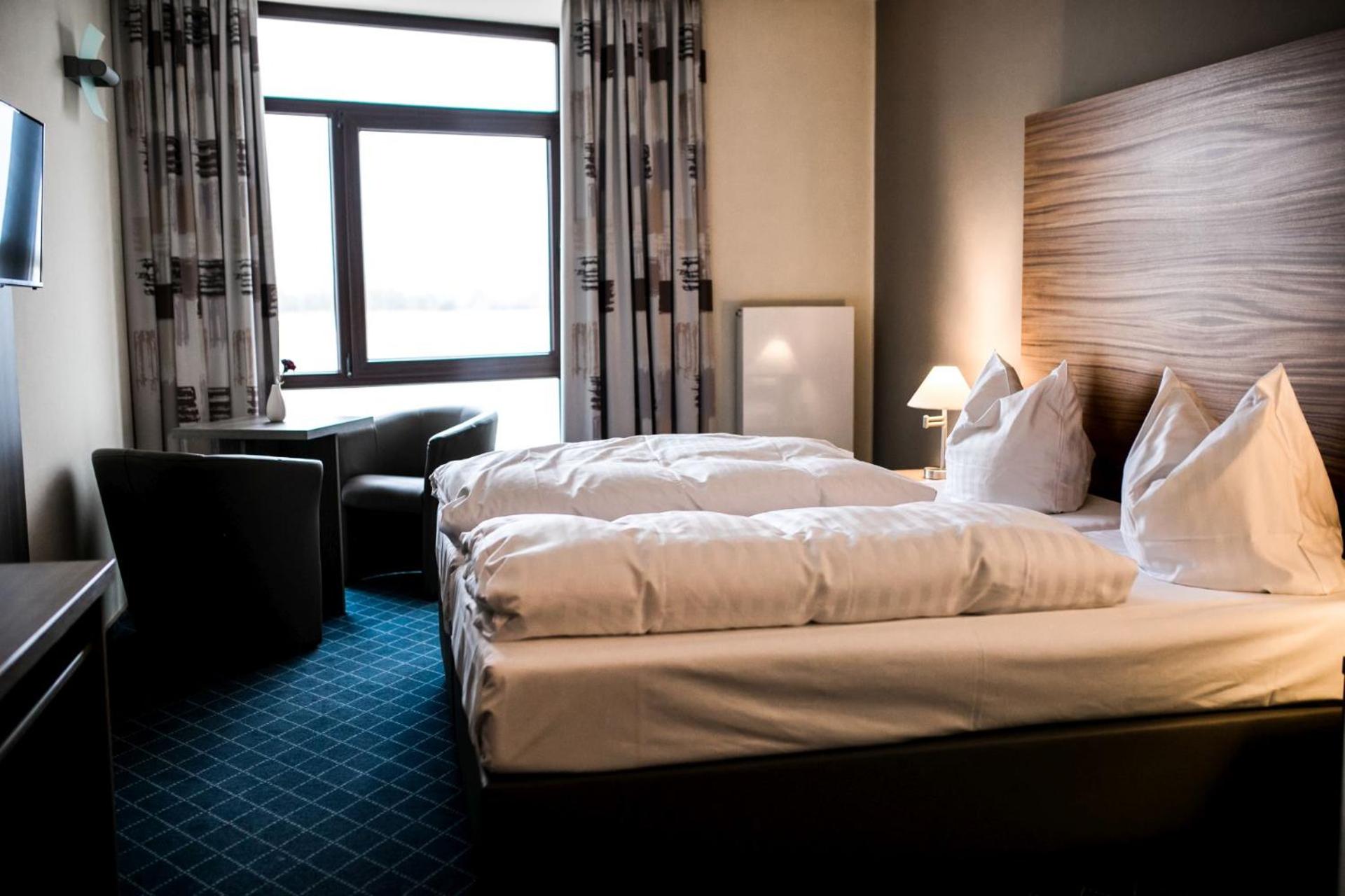 Deluxe Double Room - Photo 13
