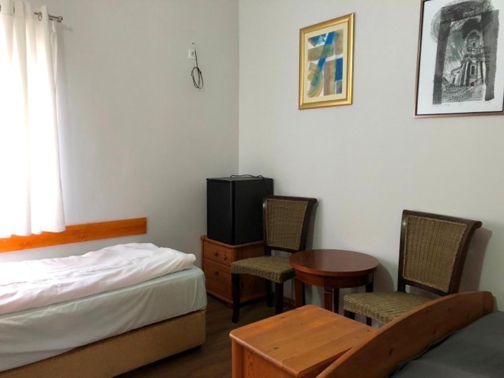 Triple Room - Photo 6