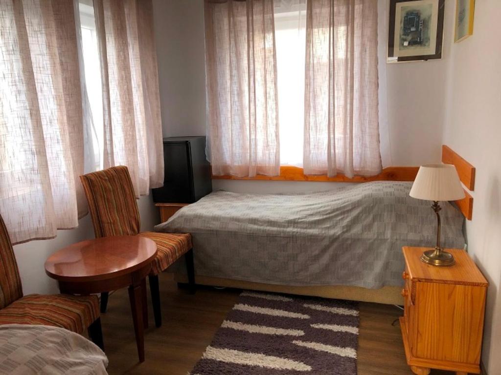 Twin Room - Photo 1