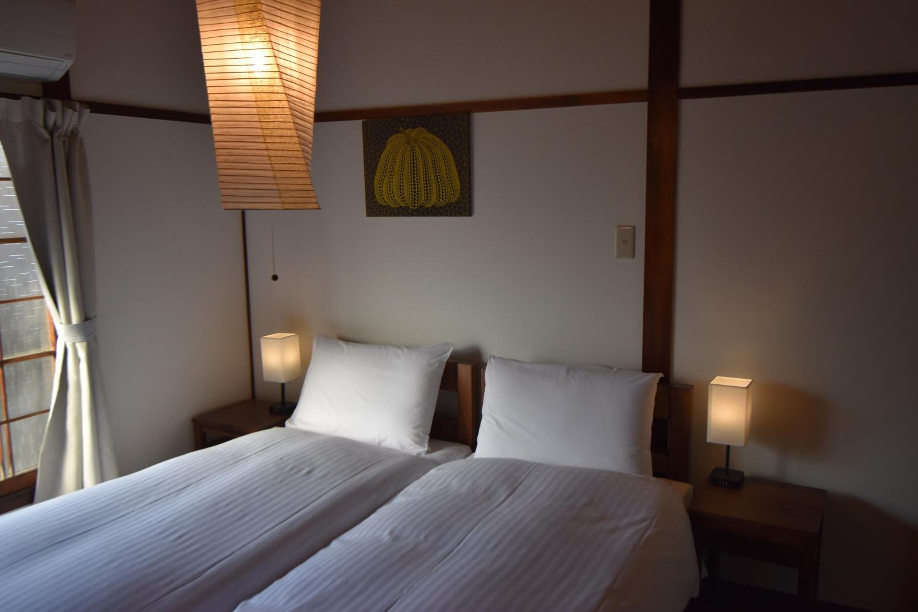 Family Room with Private Bathroom - Photo 7