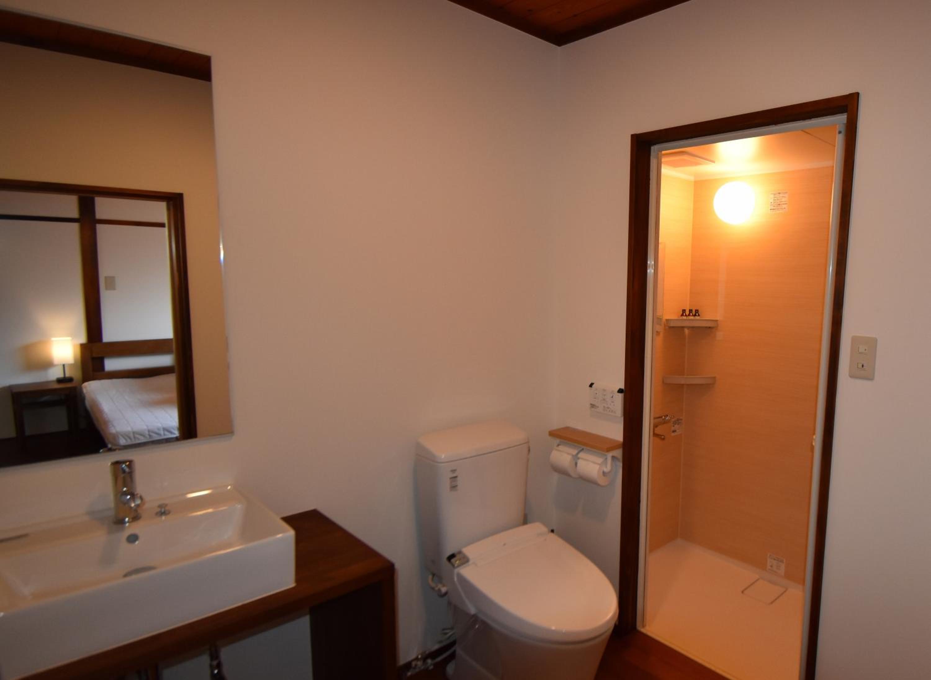 Family Room with Private Bathroom - Photo 5