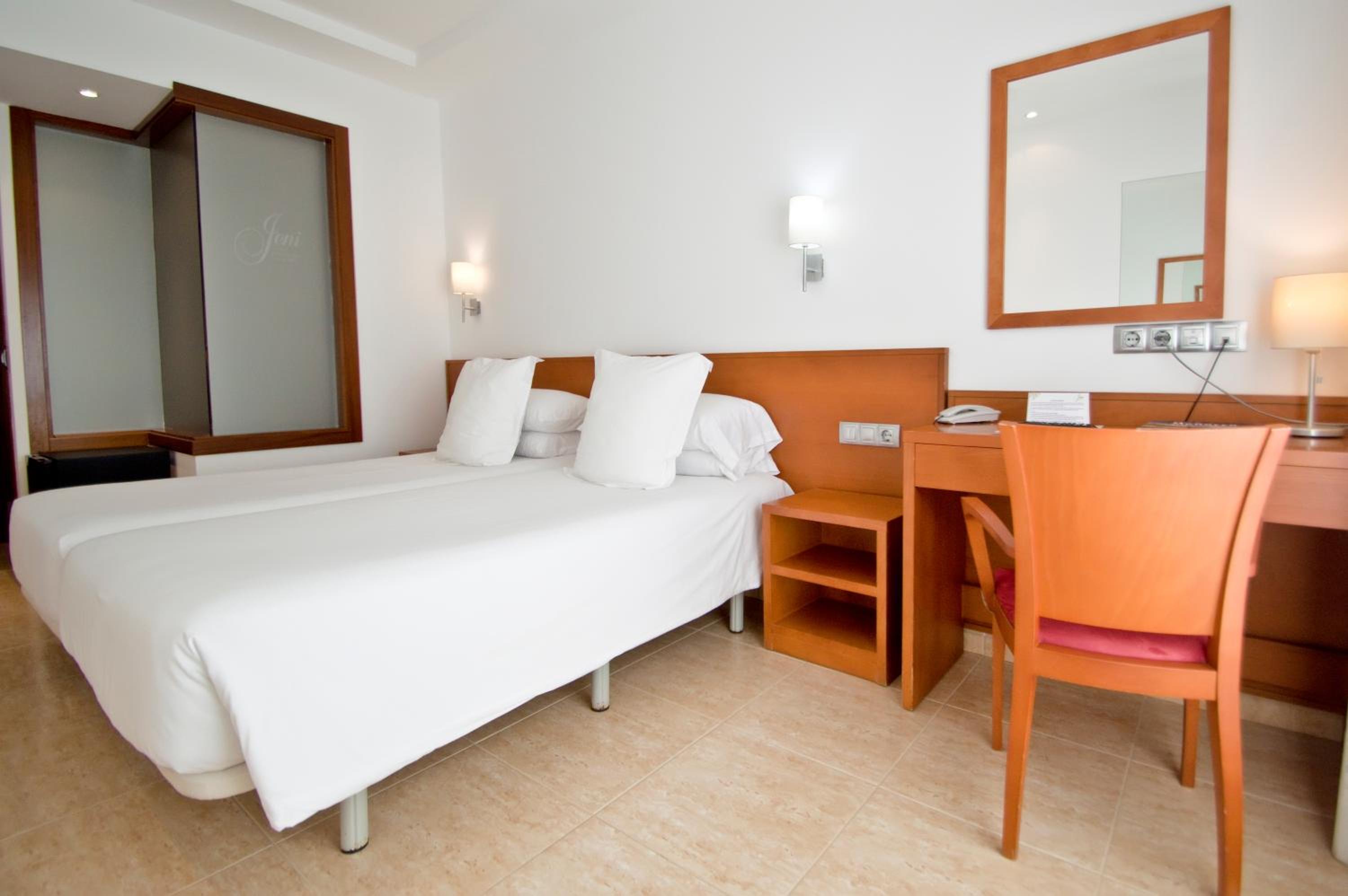 Select Double or Twin Room - Photo 18