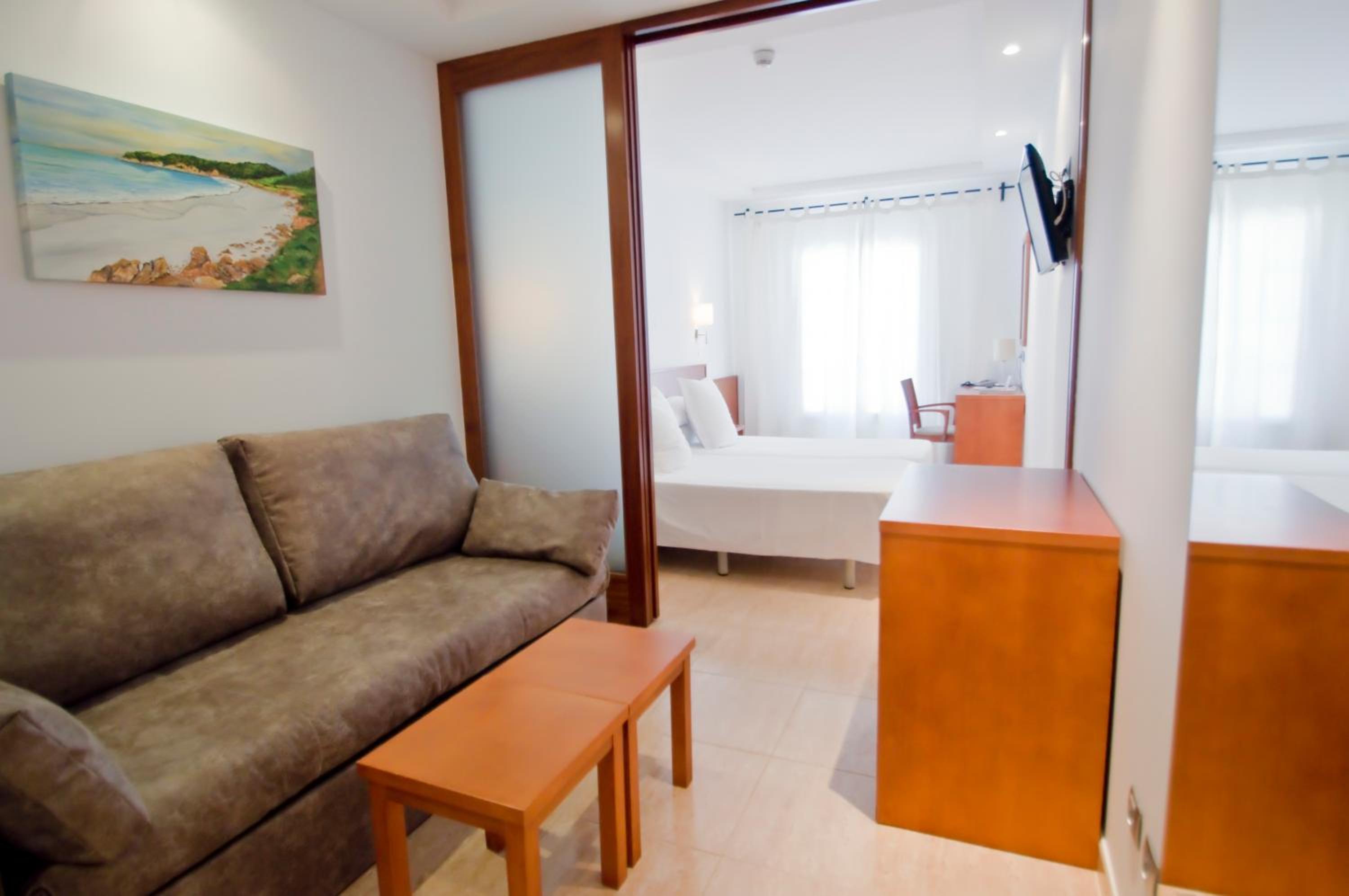 Superior Double or Twin Room with Pool View - Photo 19