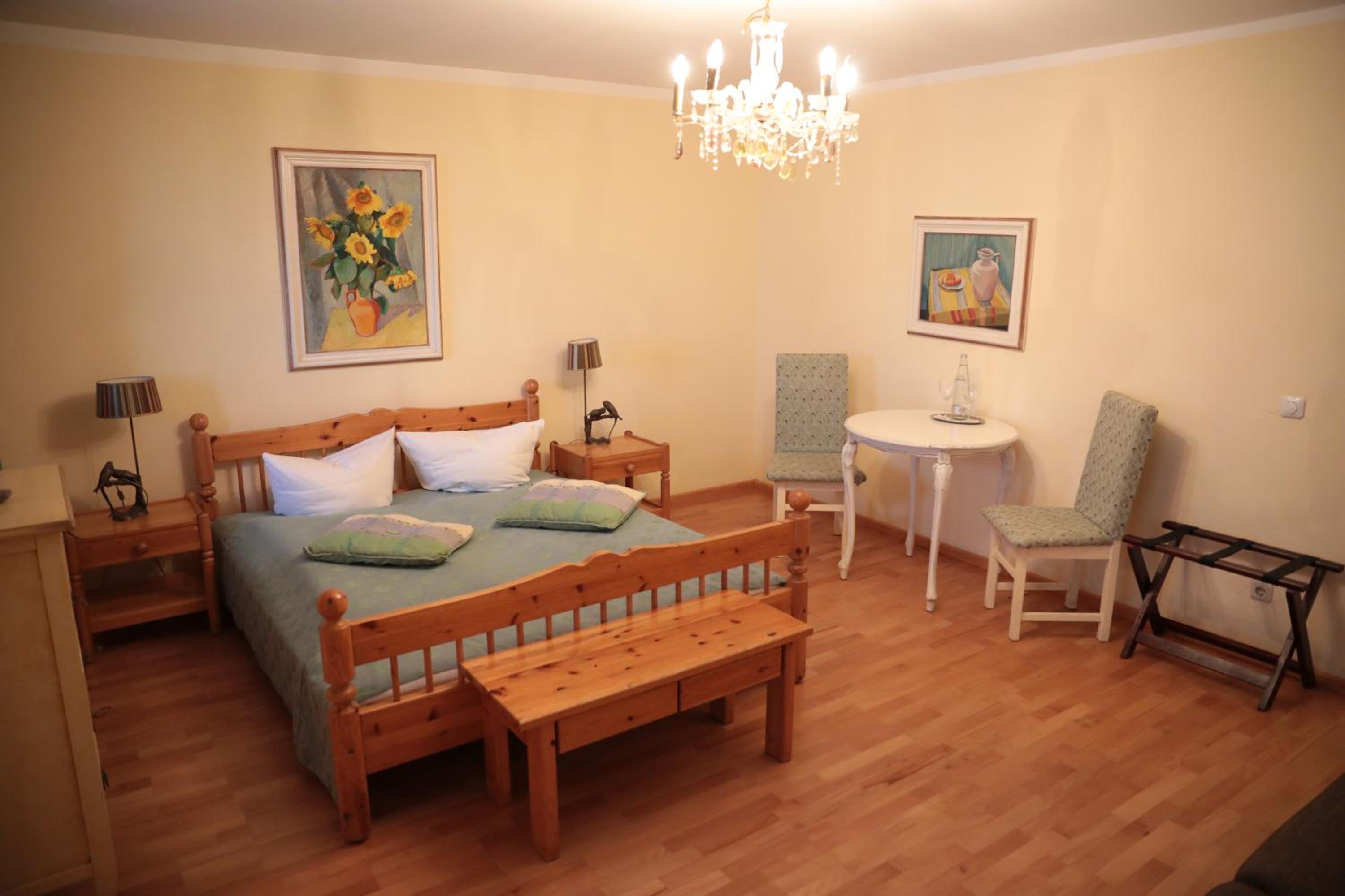 Double Room with Balcony - Photo 4