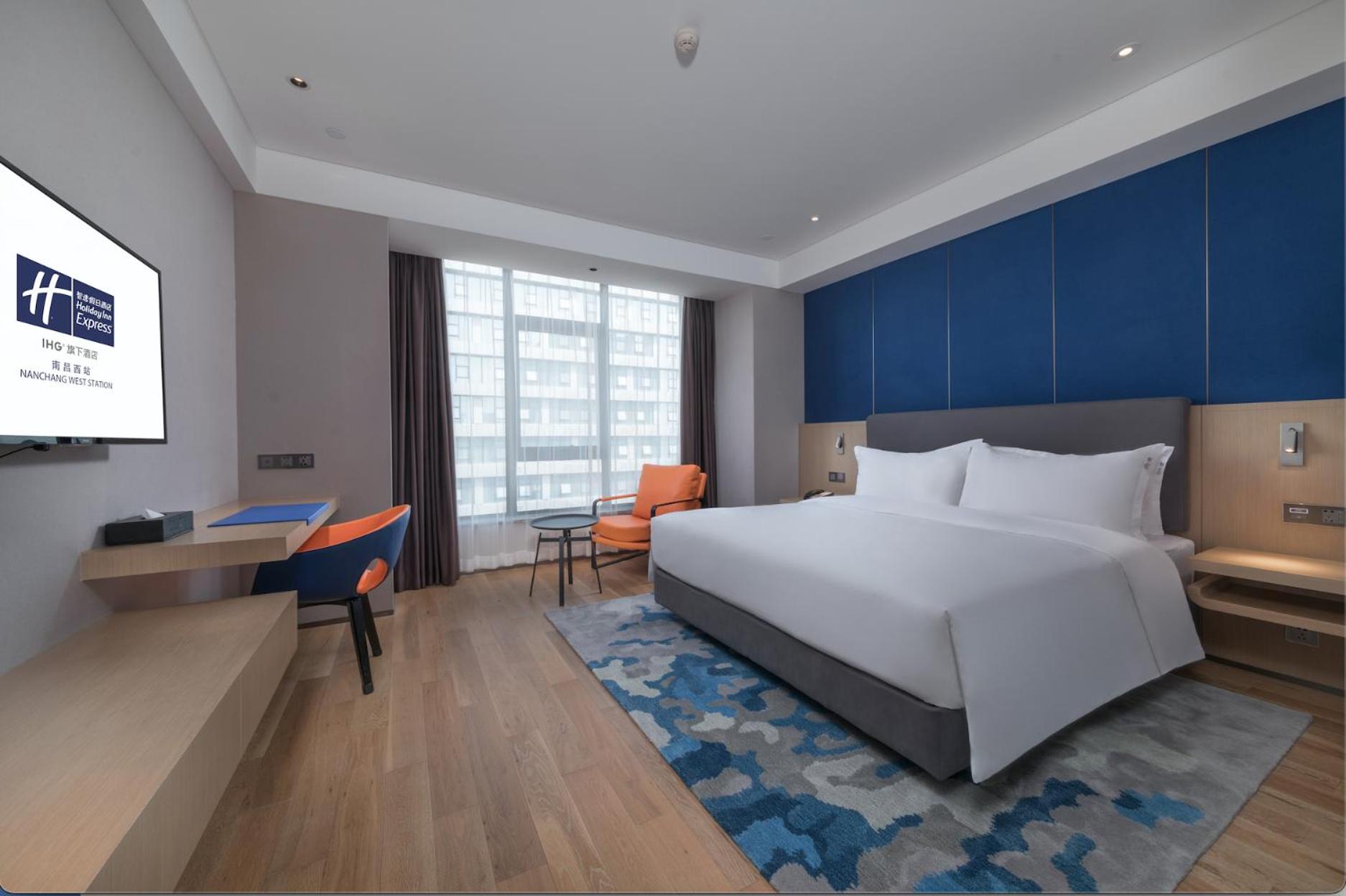 Standard King Room with City View - High Floor - Photo 5