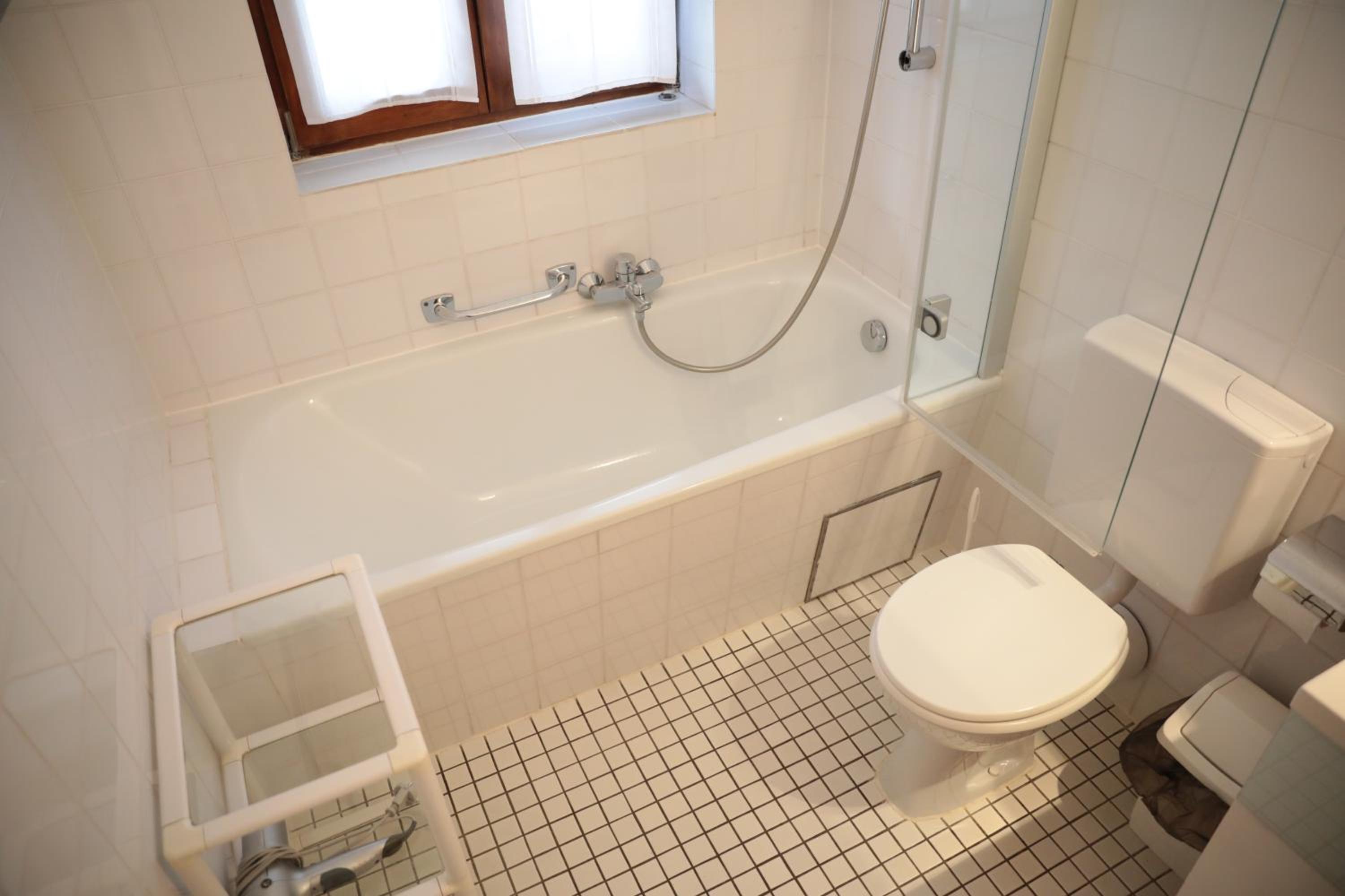 Double Room with Balcony - Photo 2