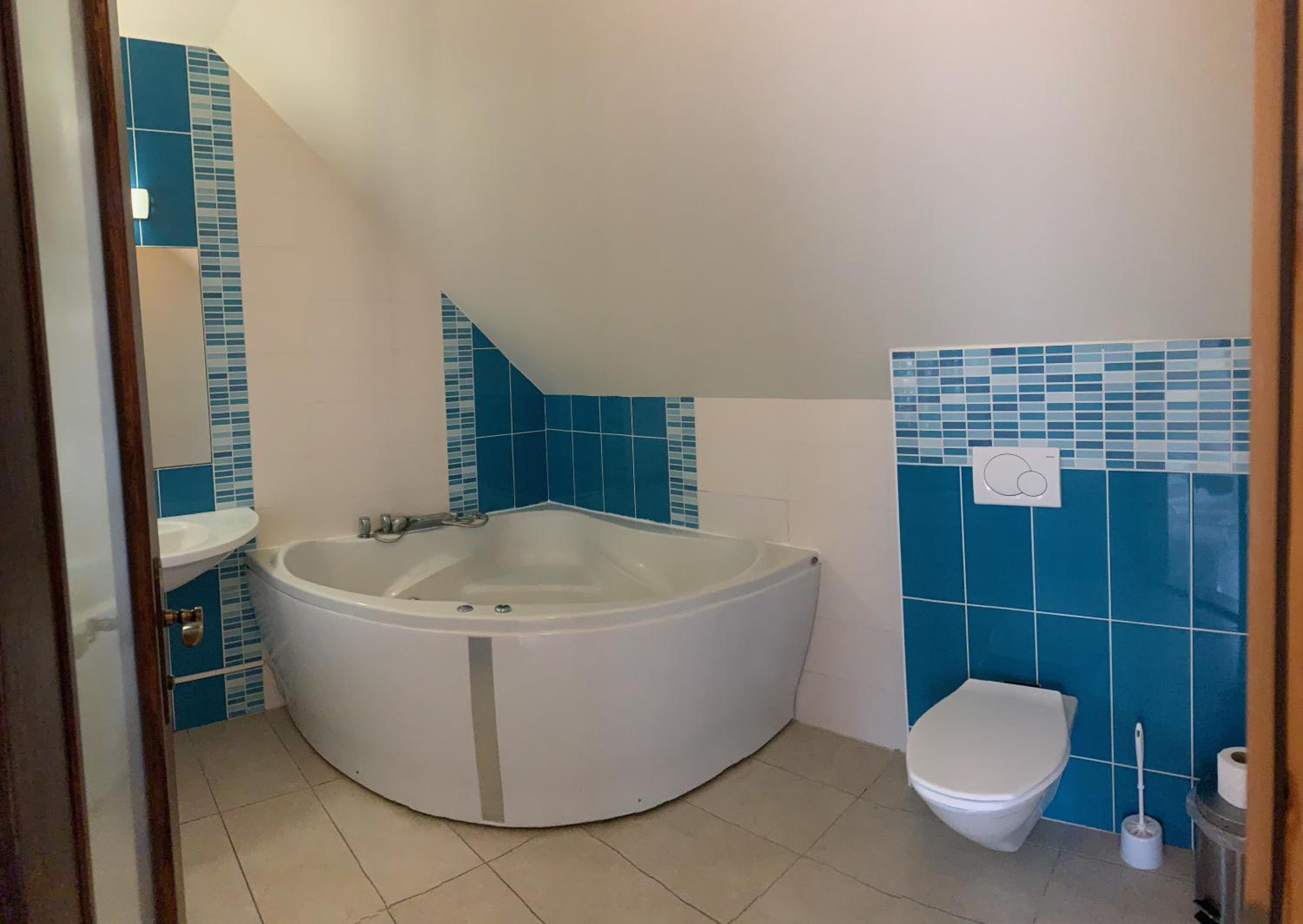 Queen Room with Spa Bath photo 2