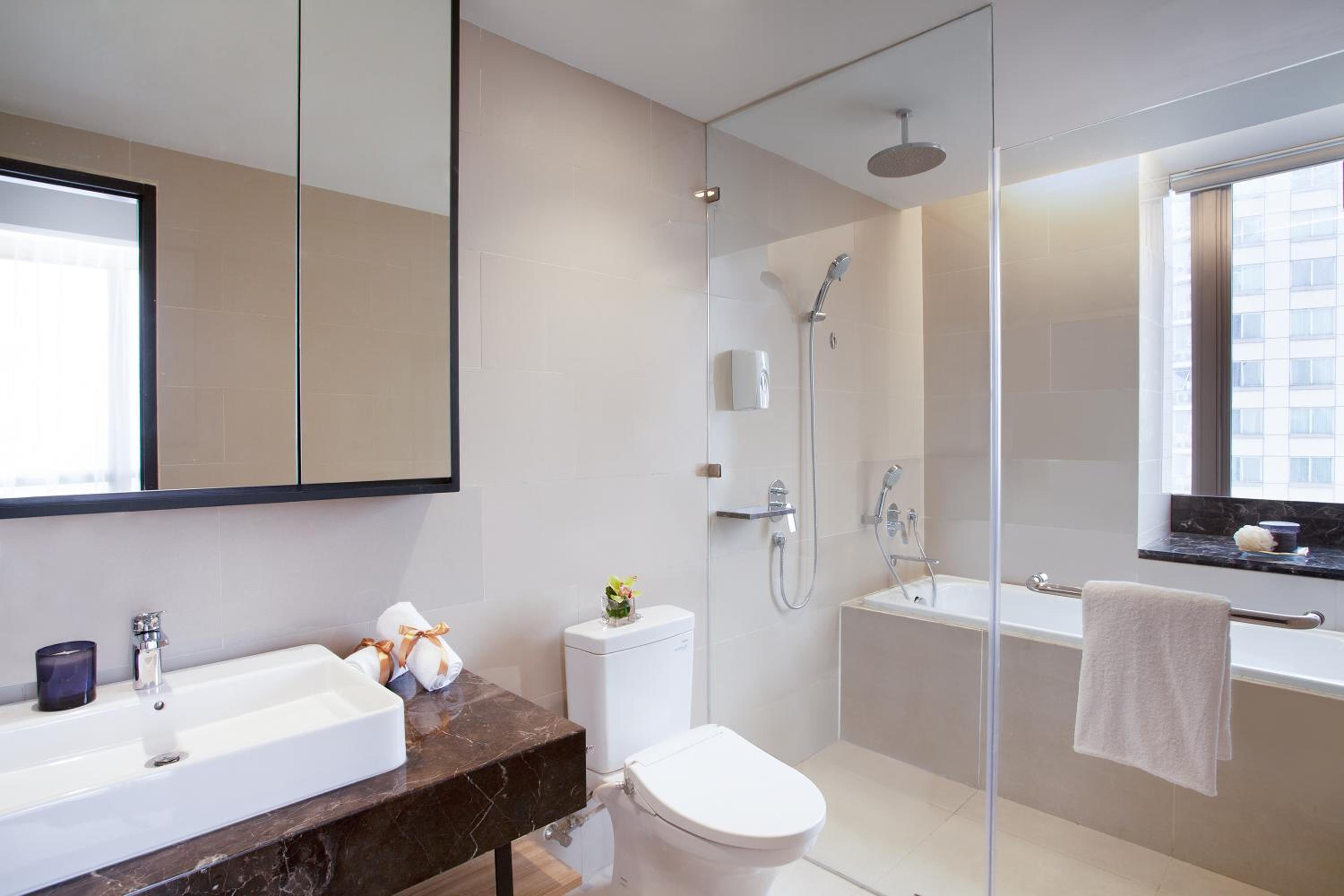 Executive Suite - Photo 5