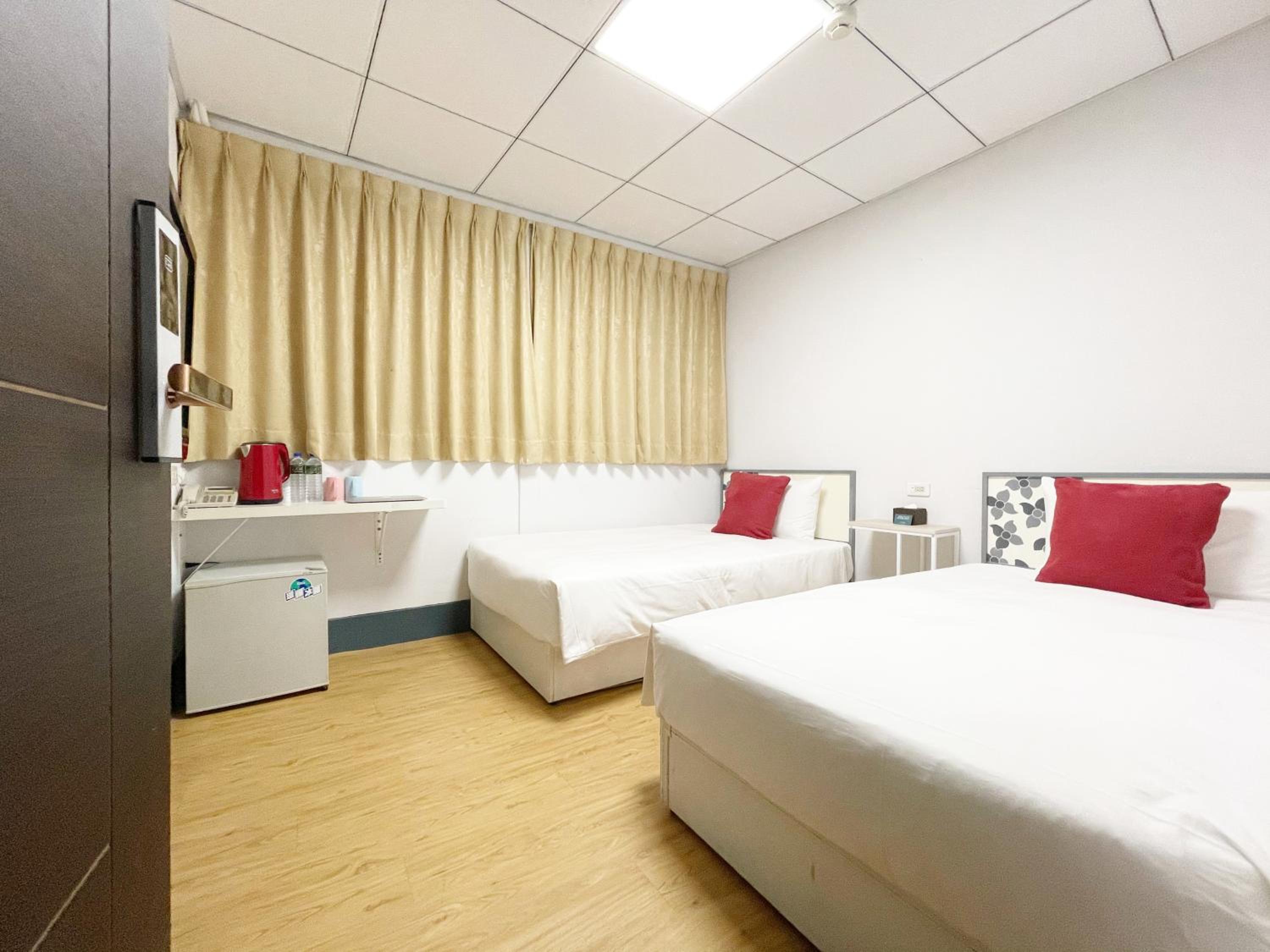 Double or Twin Room - Photo 7