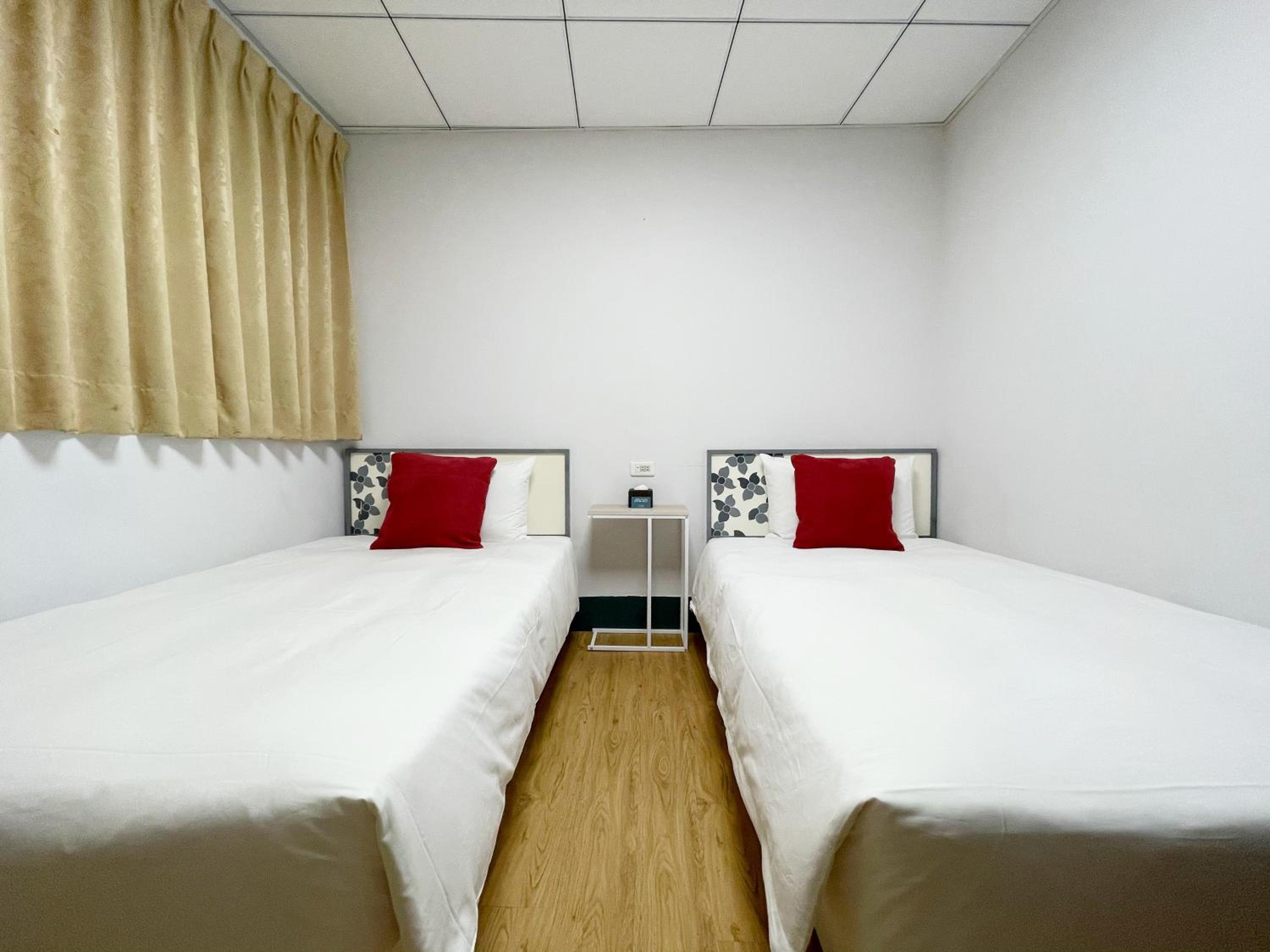 Double or Twin Room - Photo 4