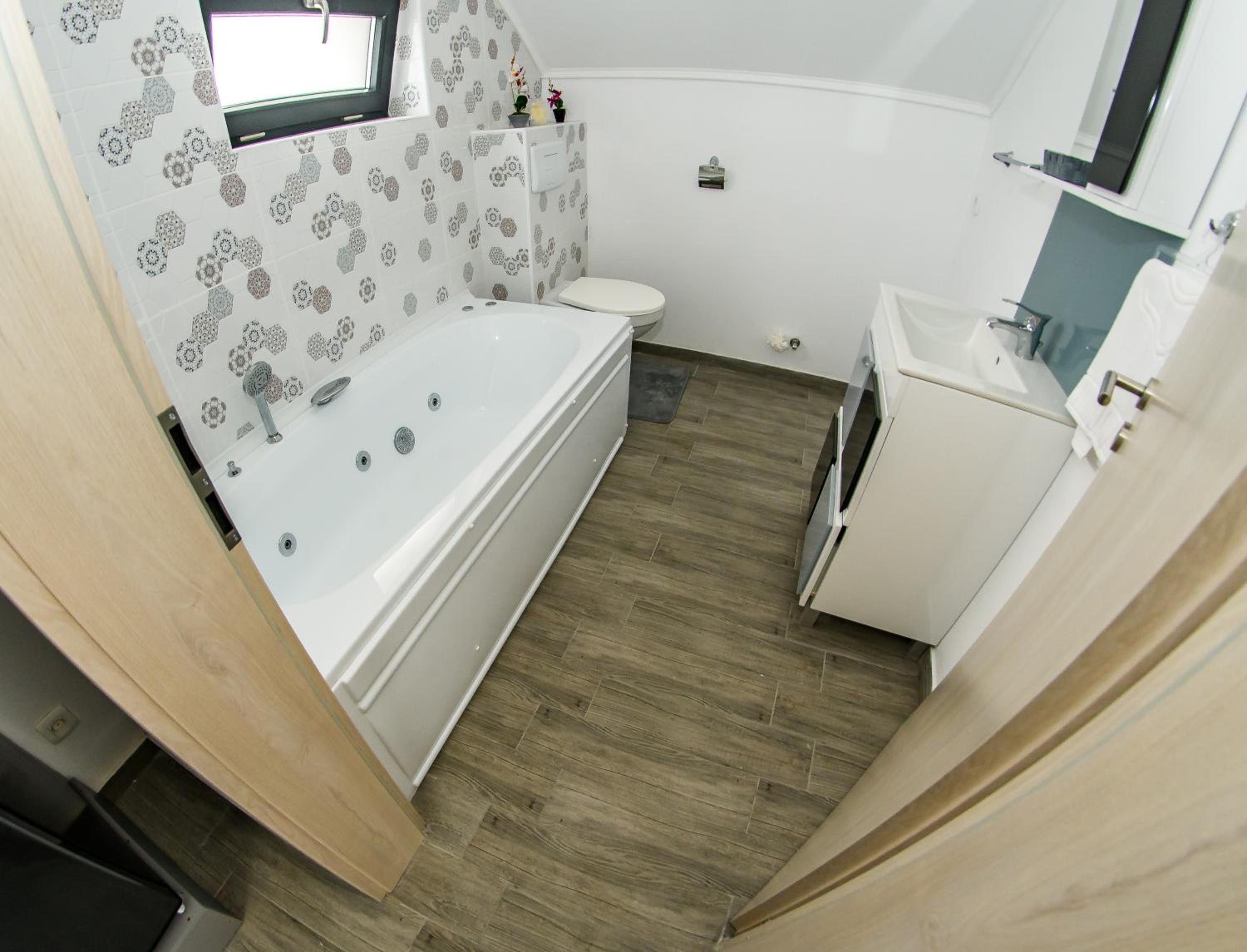 One-Bedroom Apartment - Photo 21