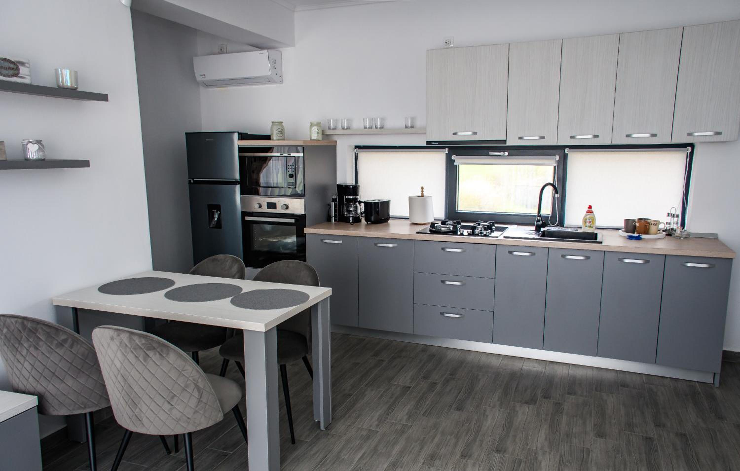 Apartment photo 2