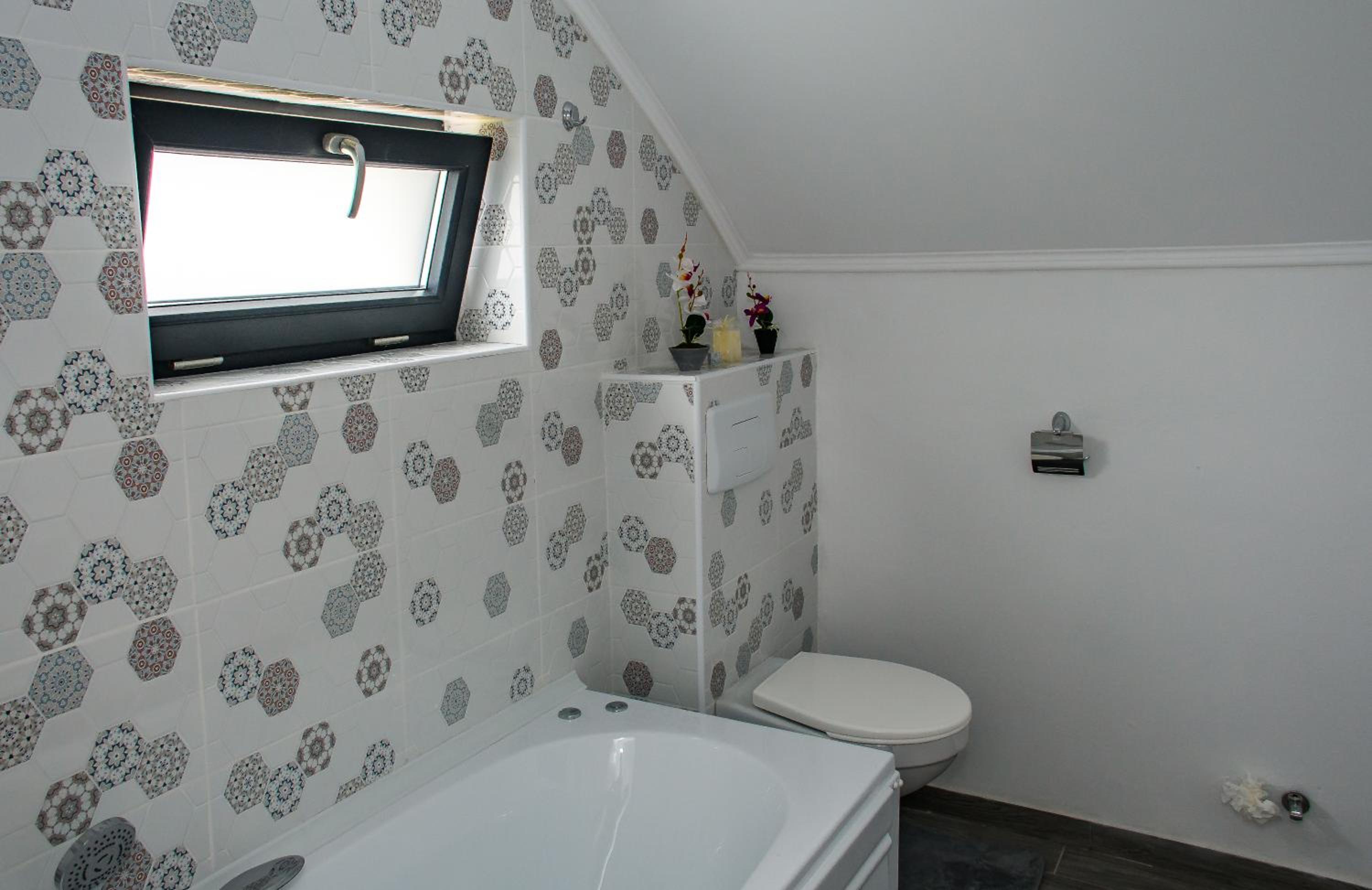 One-Bedroom Apartment - Photo 17