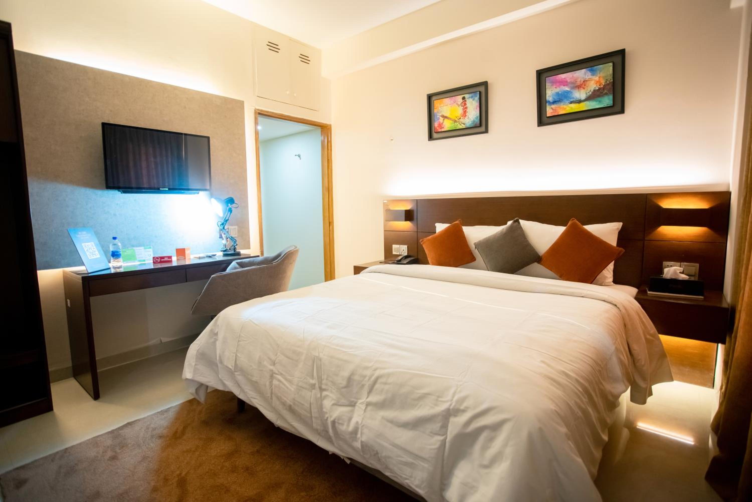 Deluxe Room - Photo 8
