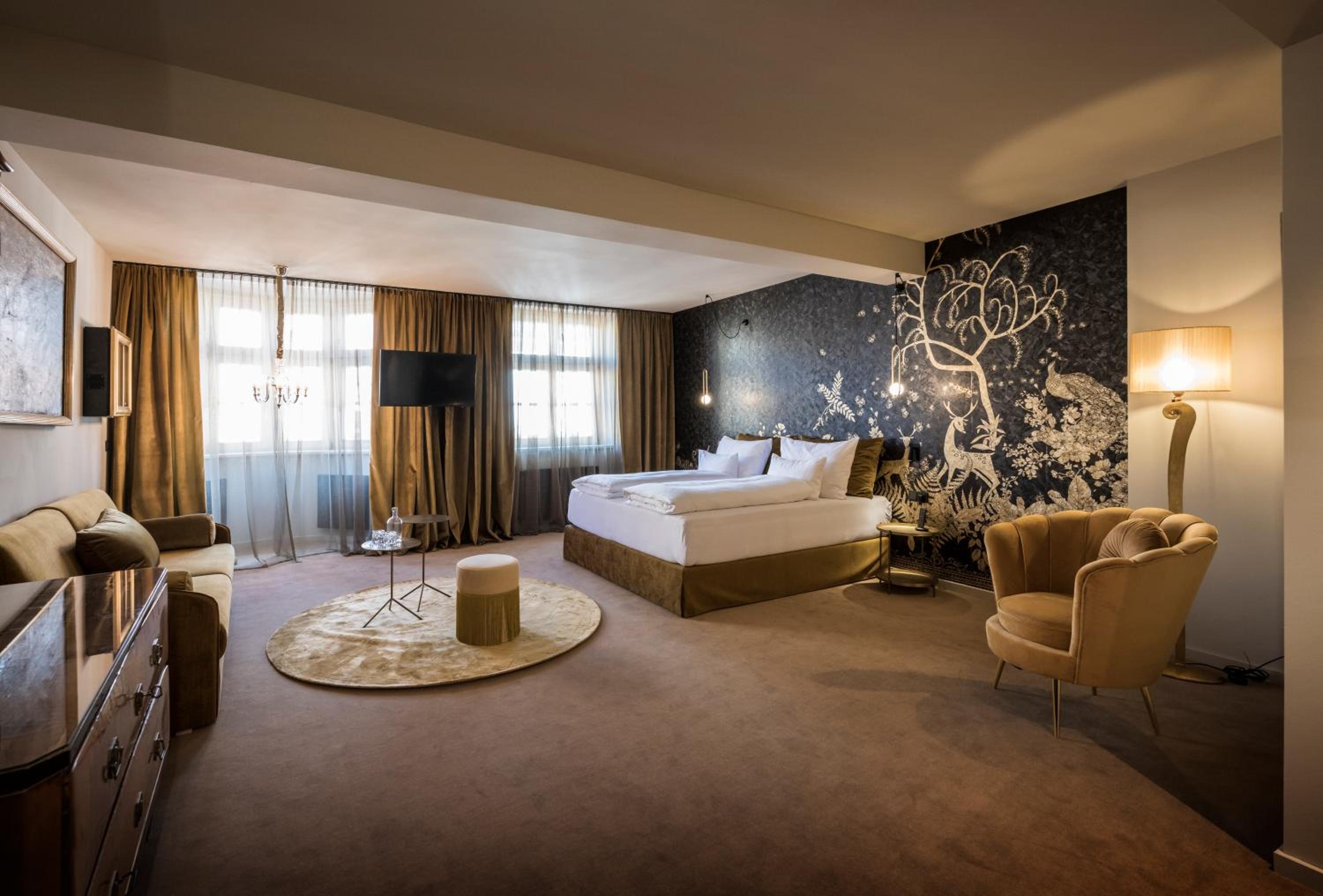 Golden Roof Suite  photo 1
