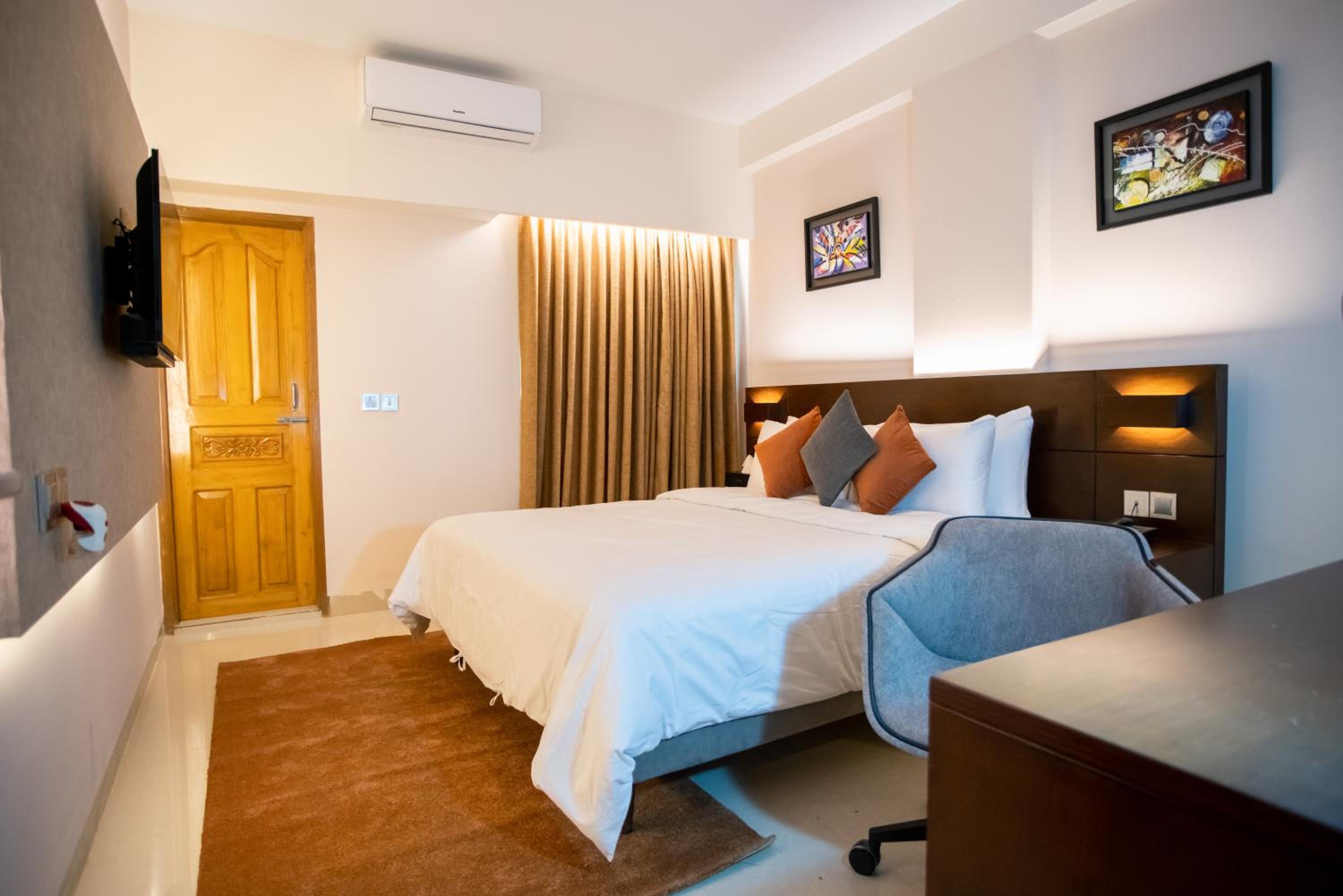 Deluxe Room - Photo 7
