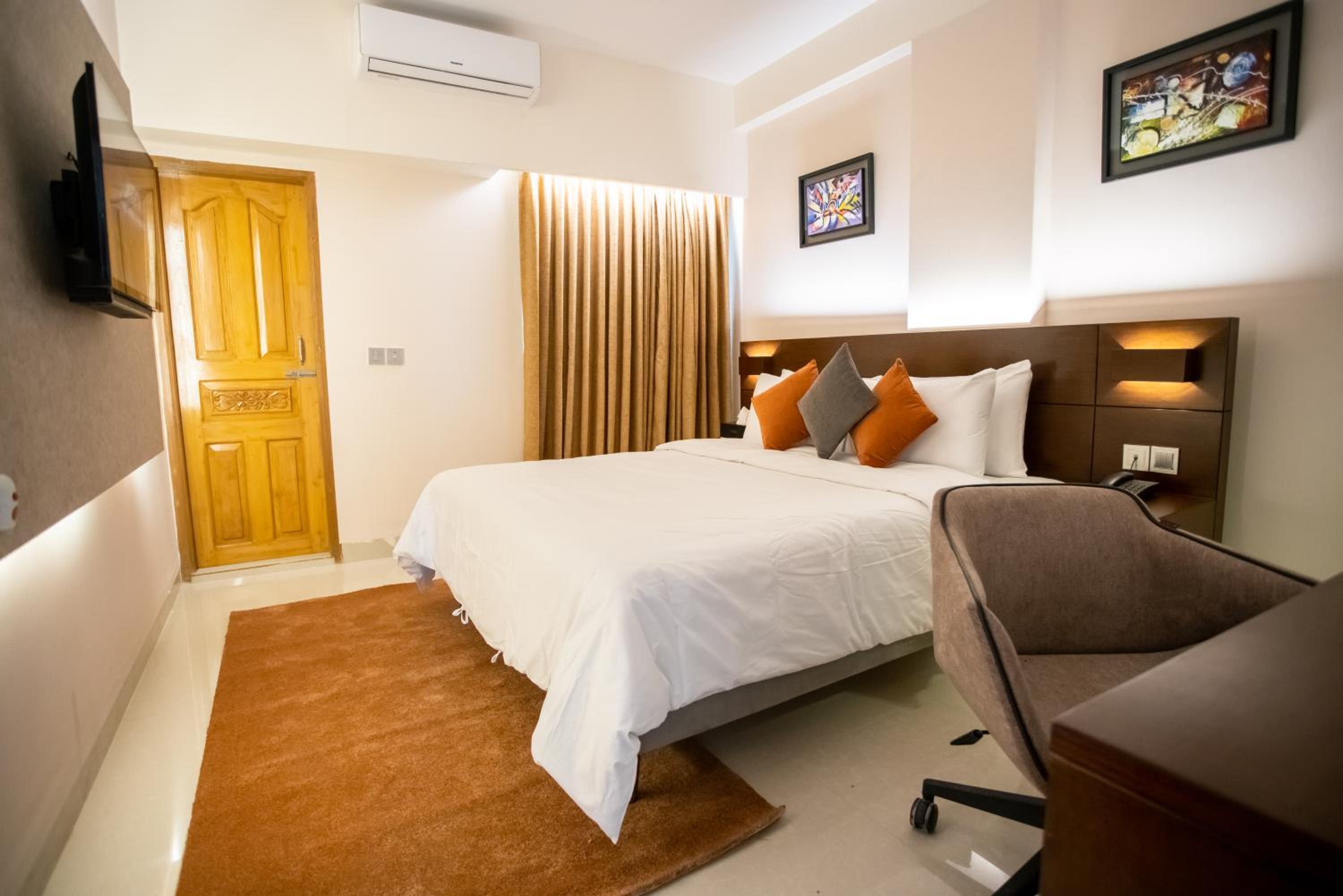 Deluxe Room - Photo 5
